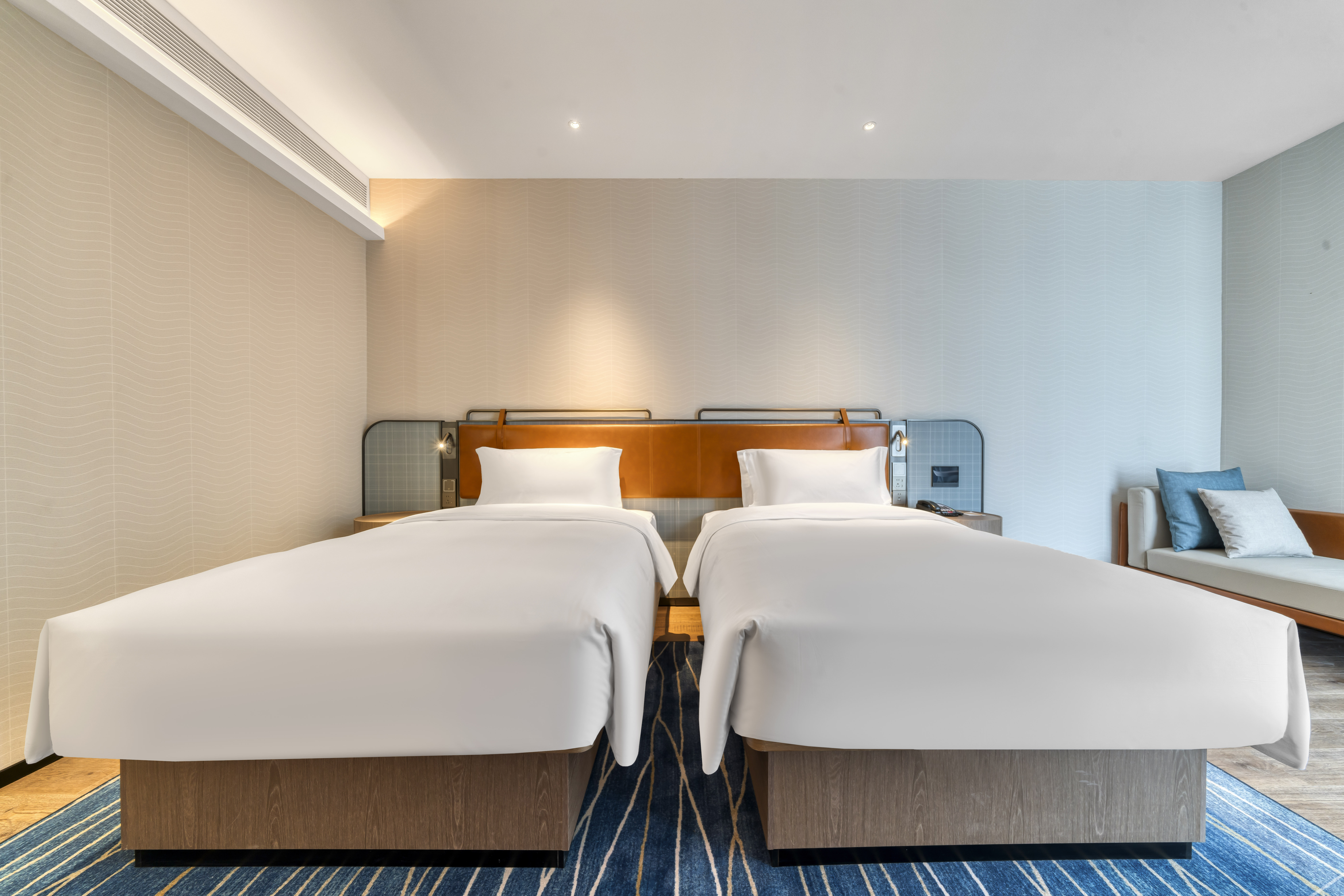 Home Inn Cloud (Yifeng Times Plaza, Xiangyu Avenue, Huainan) 3*