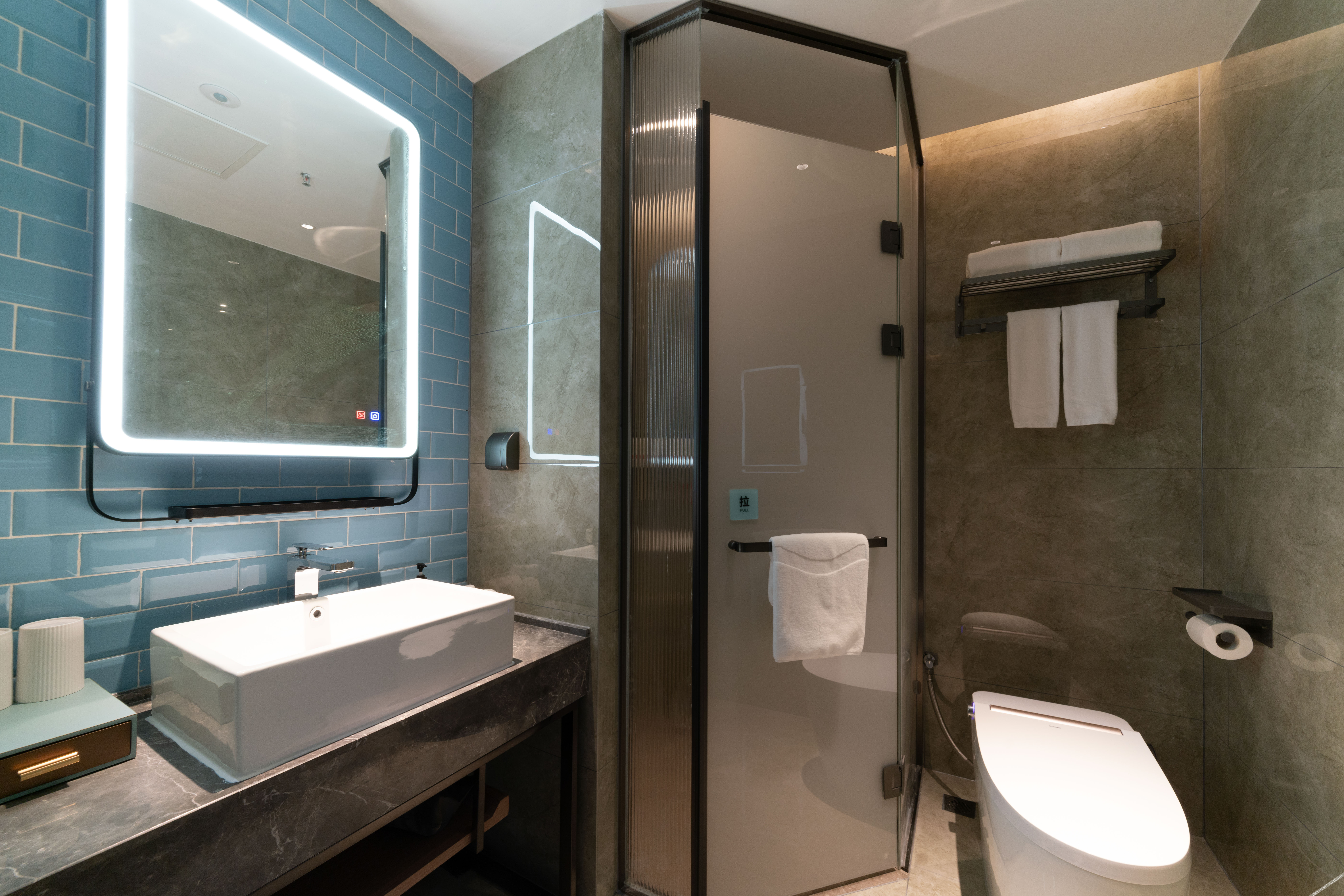 Home Inn Cloud (Yifeng Times Plaza, Xiangyu Avenue, Huainan) 3*