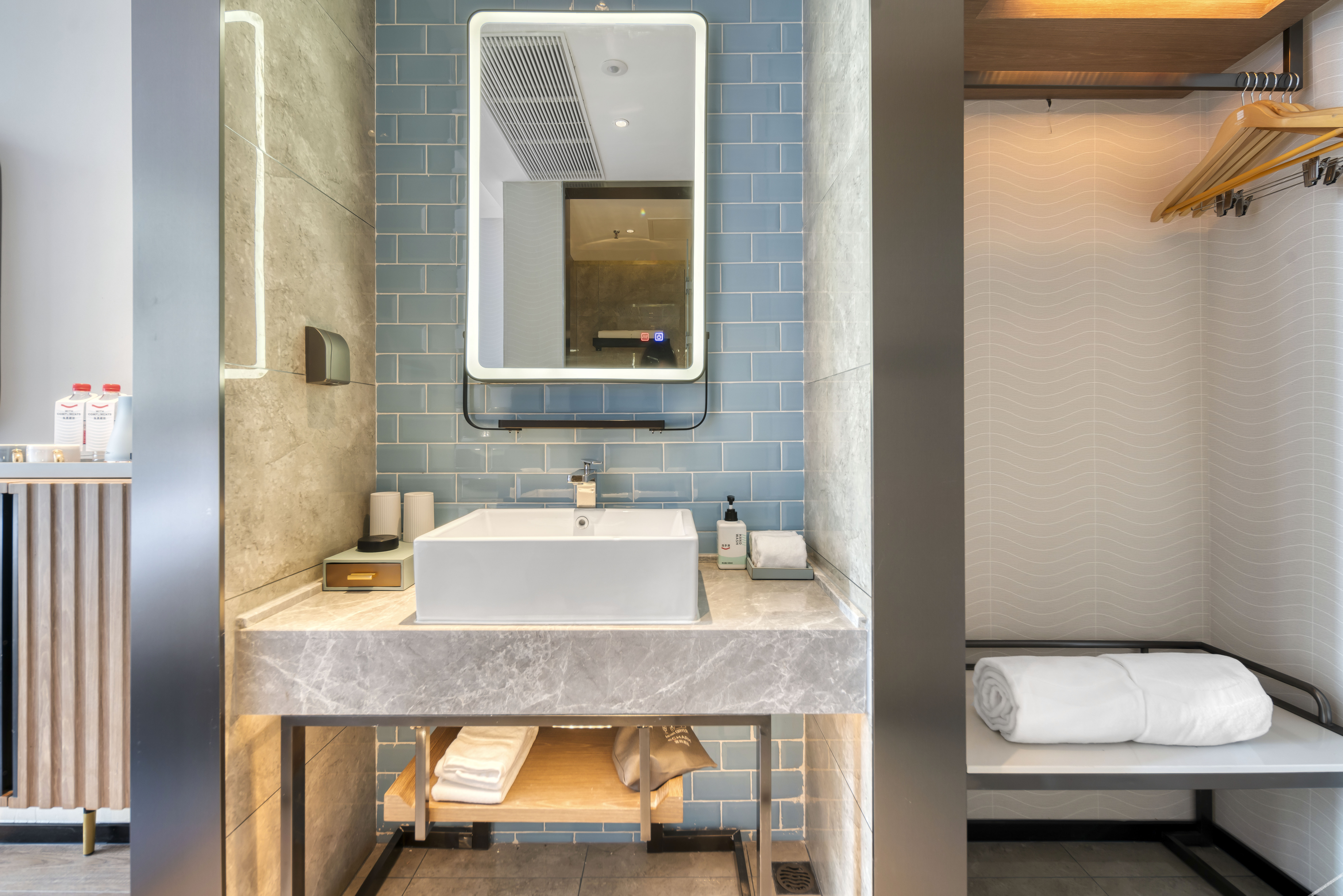 Home Inn Cloud (Yifeng Times Plaza, Xiangyu Avenue, Huainan) 3*