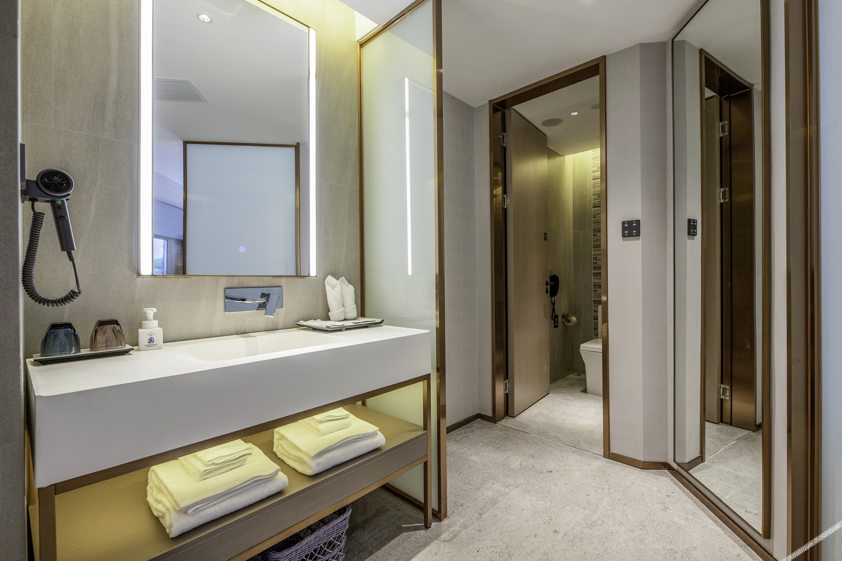 Lavande Hotel (Beihai Hepu High-speed Railway Station Haisi Shougang Branch) 3*
