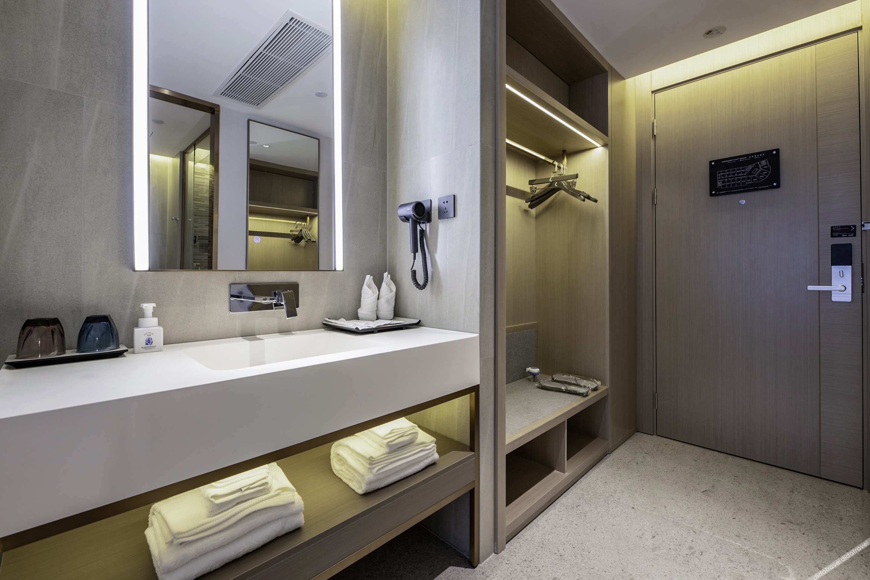 Lavande Hotel (Beihai Hepu High-speed Railway Station Haisi Shougang Branch) 3*