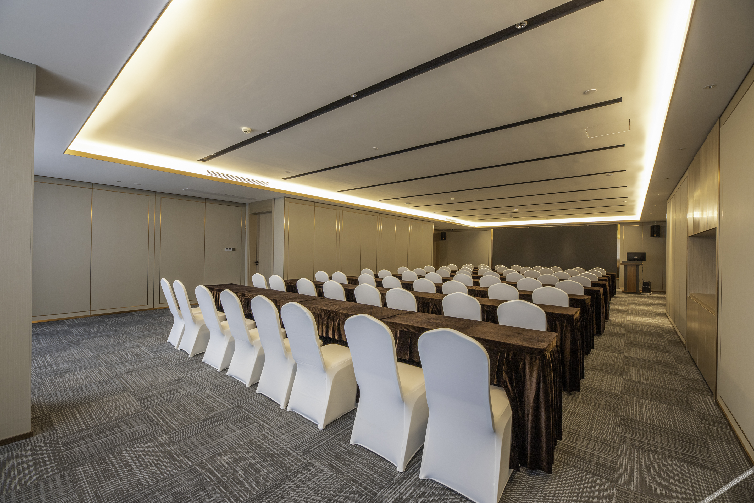 Lavande Hotel (Beihai Hepu High-speed Railway Station Haisi Shougang Branch) 3*