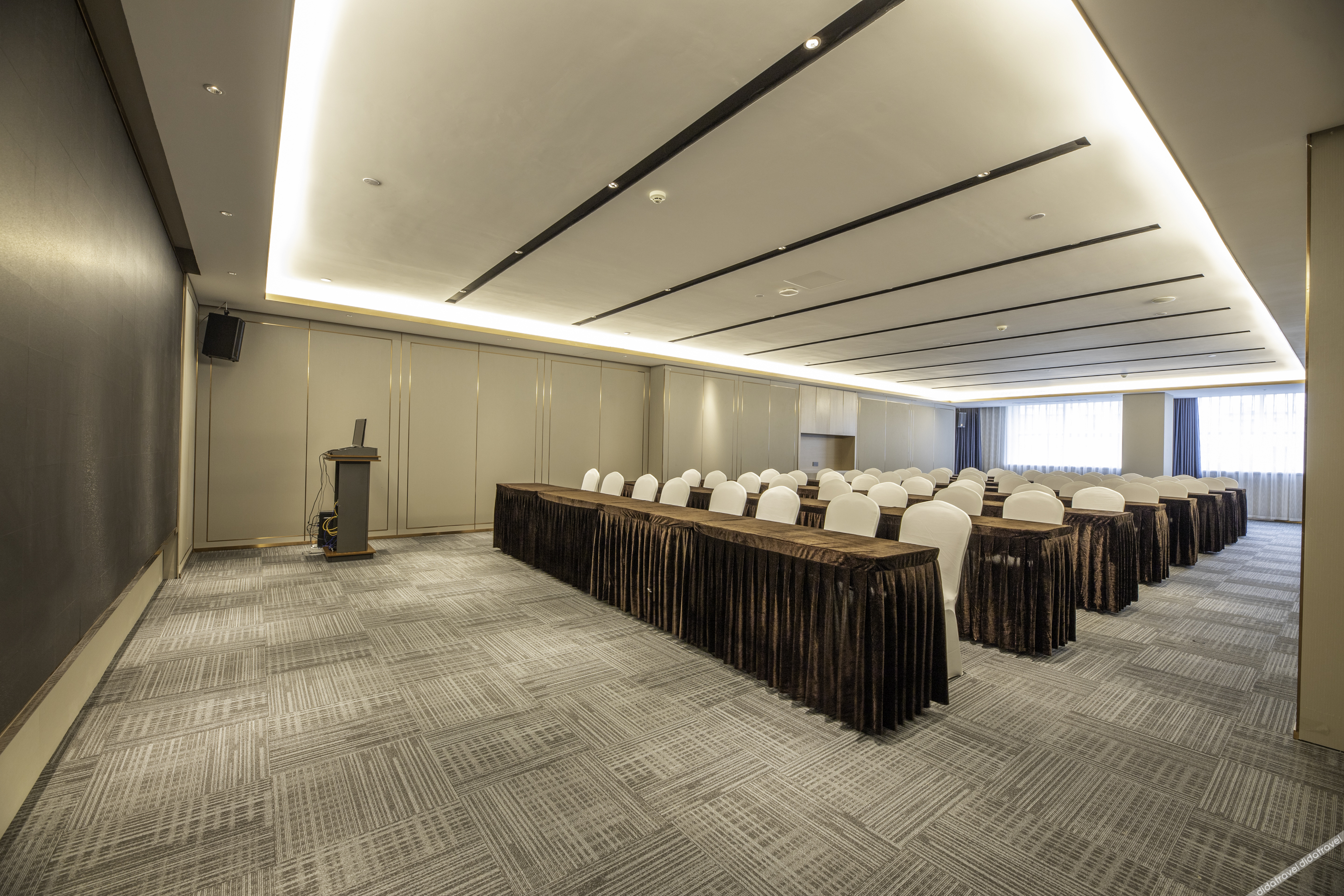 Lavande Hotel (Beihai Hepu High-speed Railway Station Haisi Shougang Branch) 3*