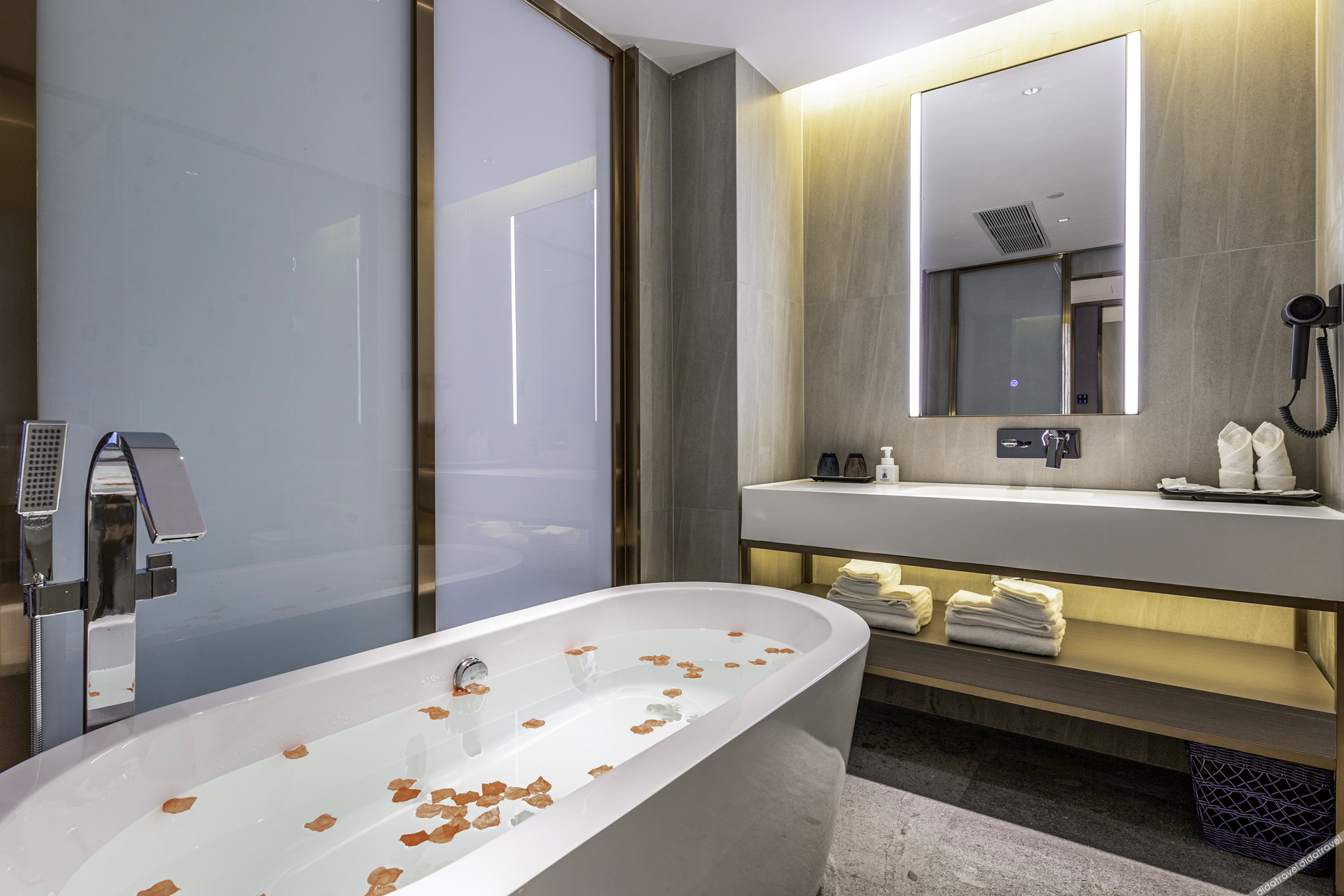 Lavande Hotel (Beihai Hepu High-speed Railway Station Haisi Shougang Branch) 3*
