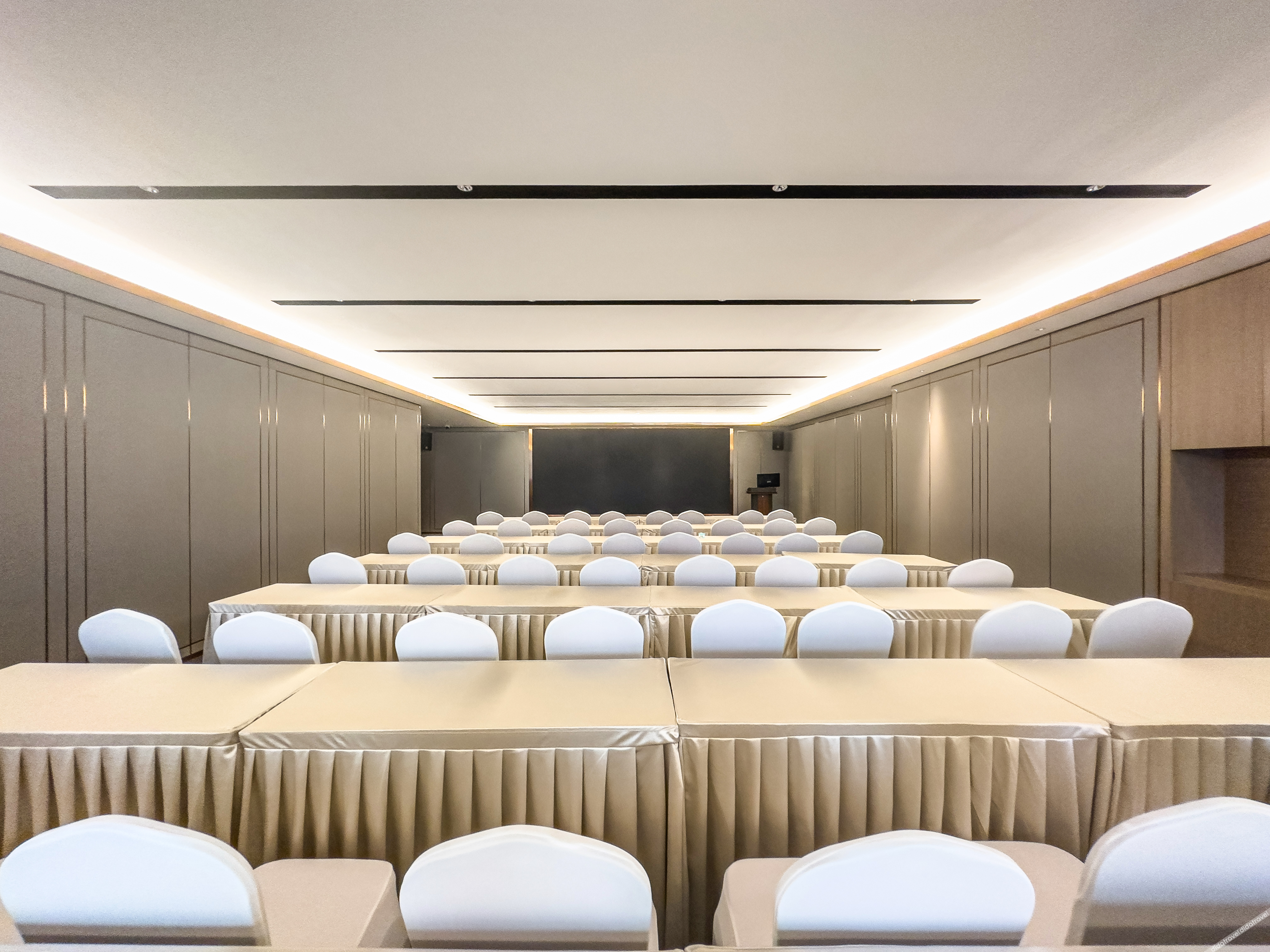 Lavande Hotel (Beihai Hepu High-speed Railway Station Haisi Shougang Branch) 3*