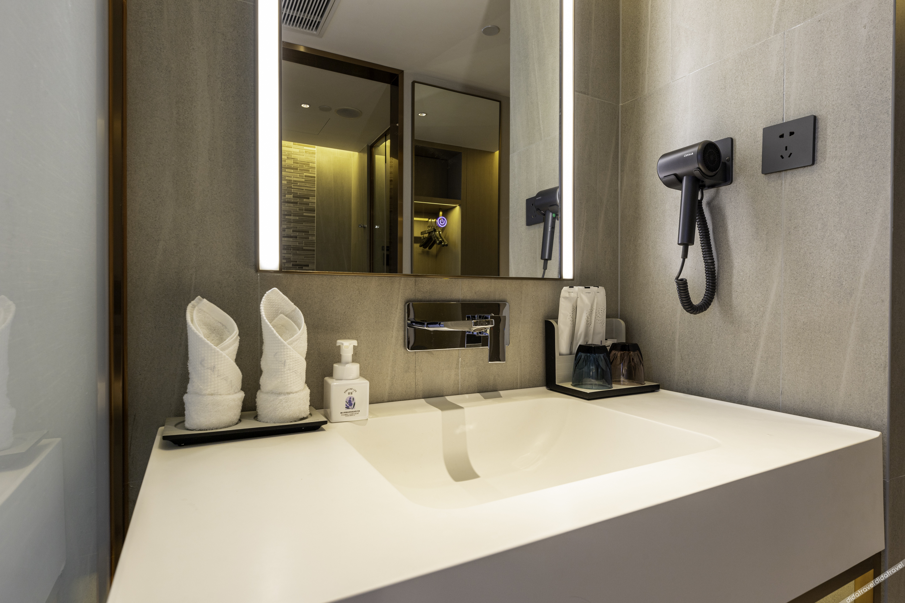 Lavande Hotel (Beihai Hepu High-speed Railway Station Haisi Shougang Branch) 3*