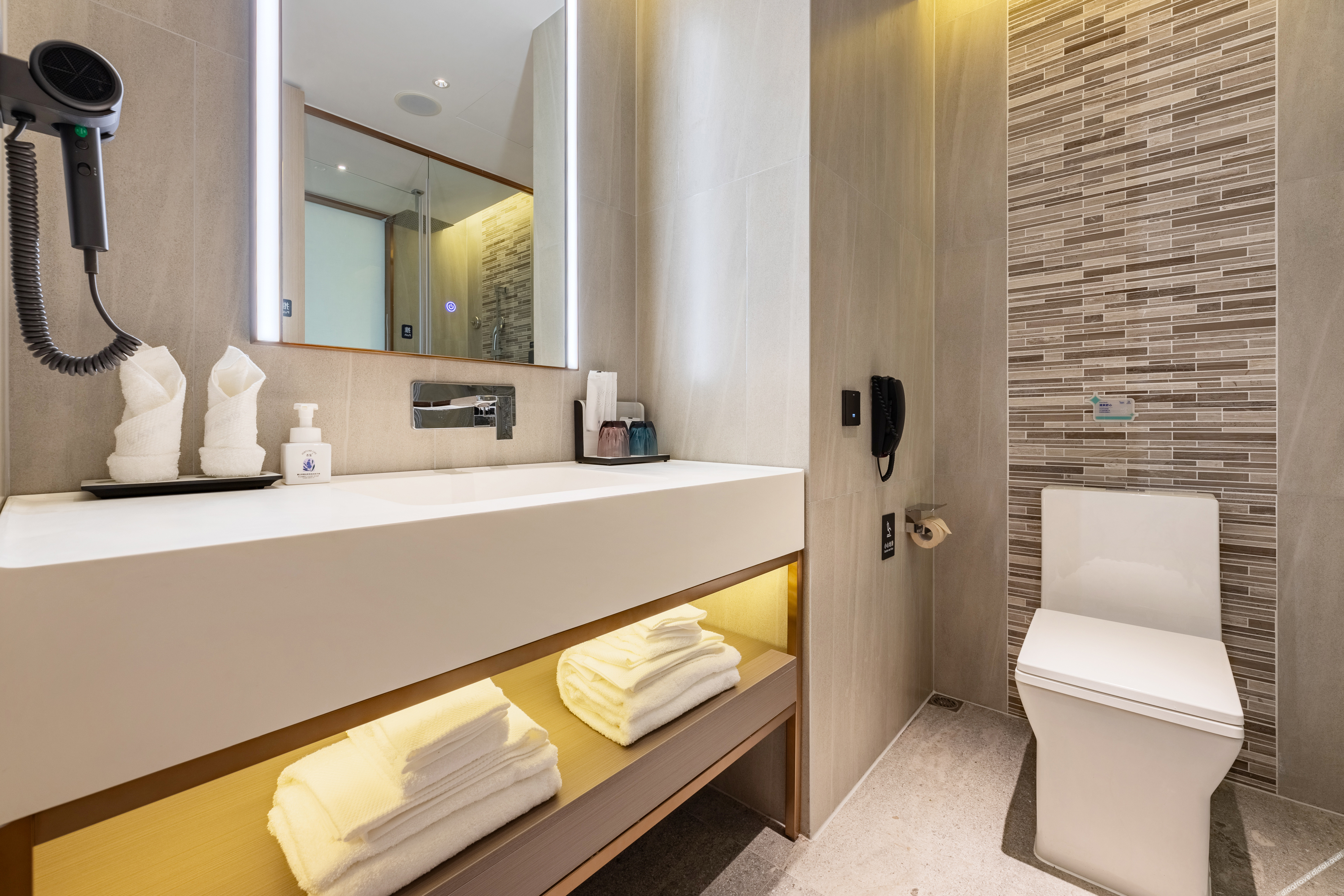 Lavande Hotel (Beihai Hepu High-speed Railway Station Haisi Shougang Branch) 3*