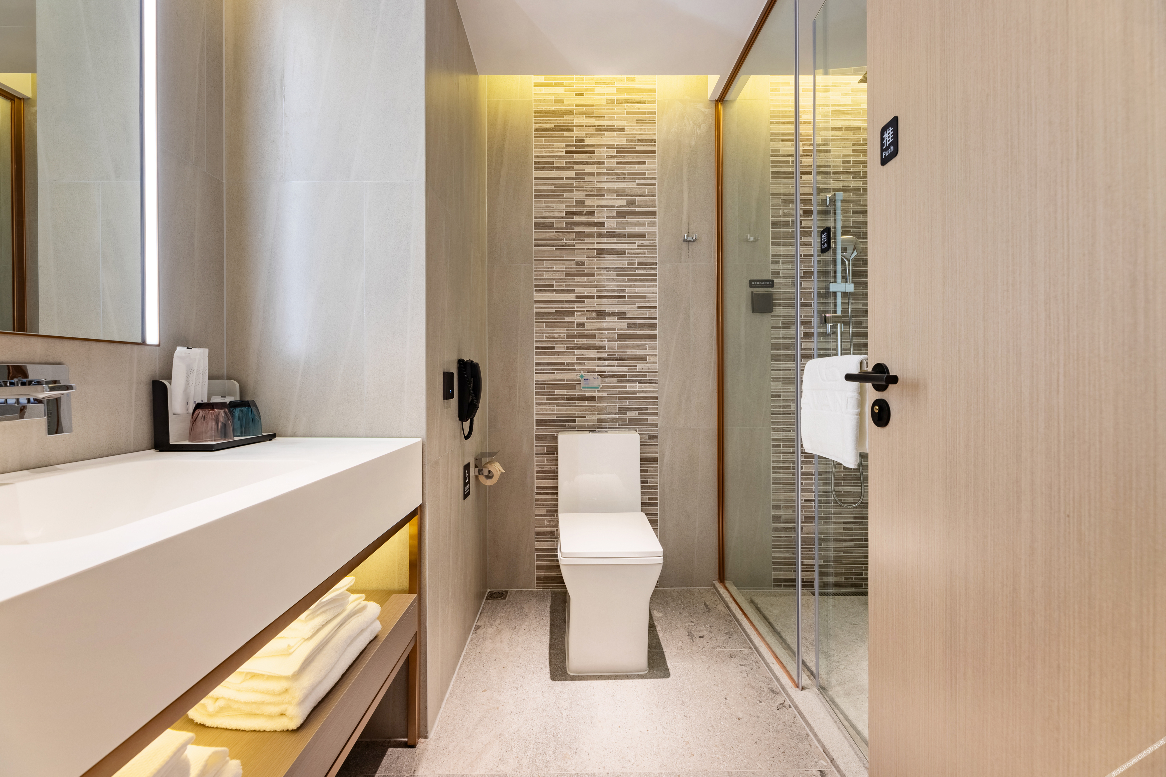 Lavande Hotel (Beihai Hepu High-speed Railway Station Haisi Shougang Branch) 3*