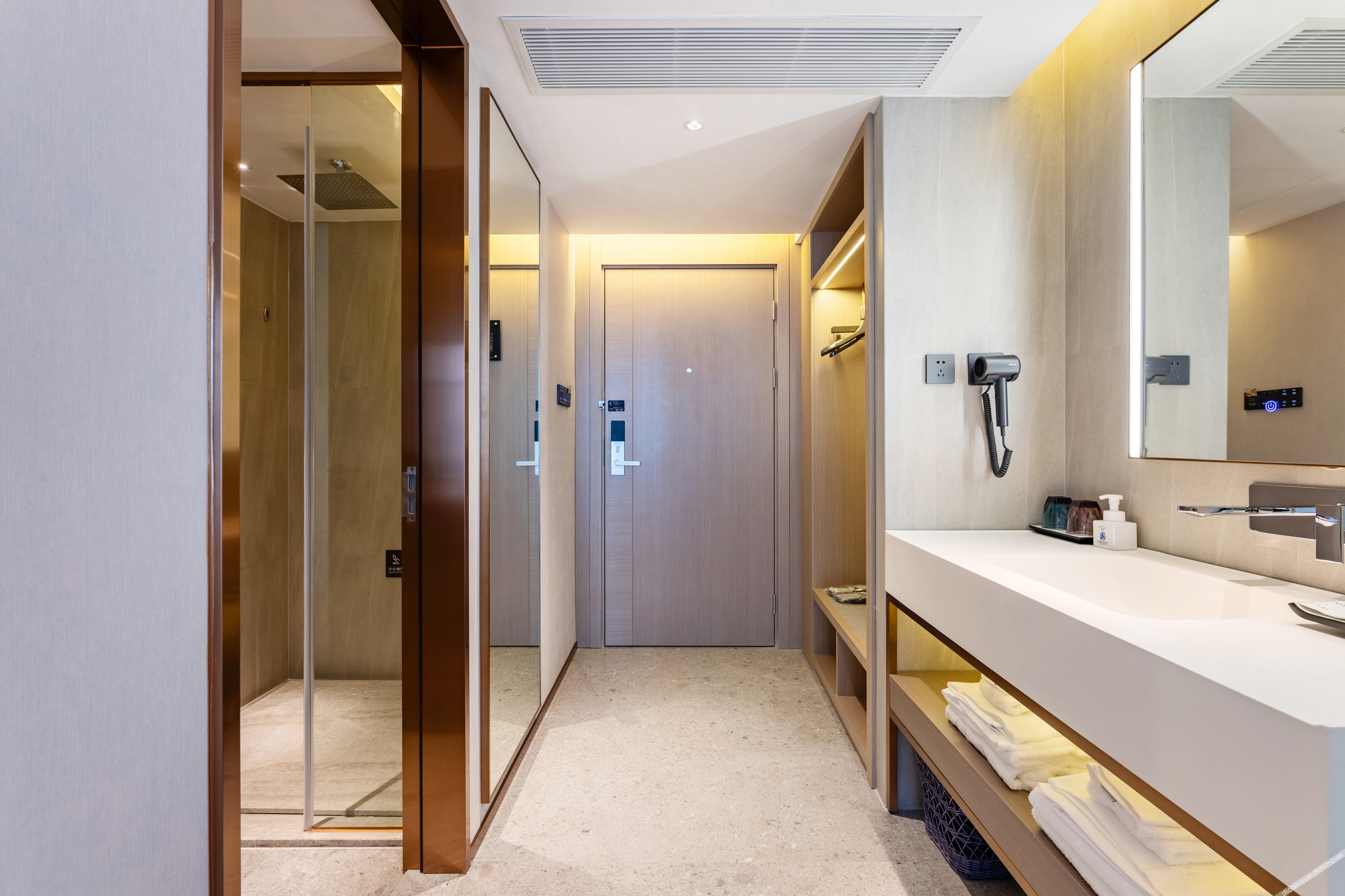 Lavande Hotel (Beihai Hepu High-speed Railway Station Haisi Shougang Branch) 3*
