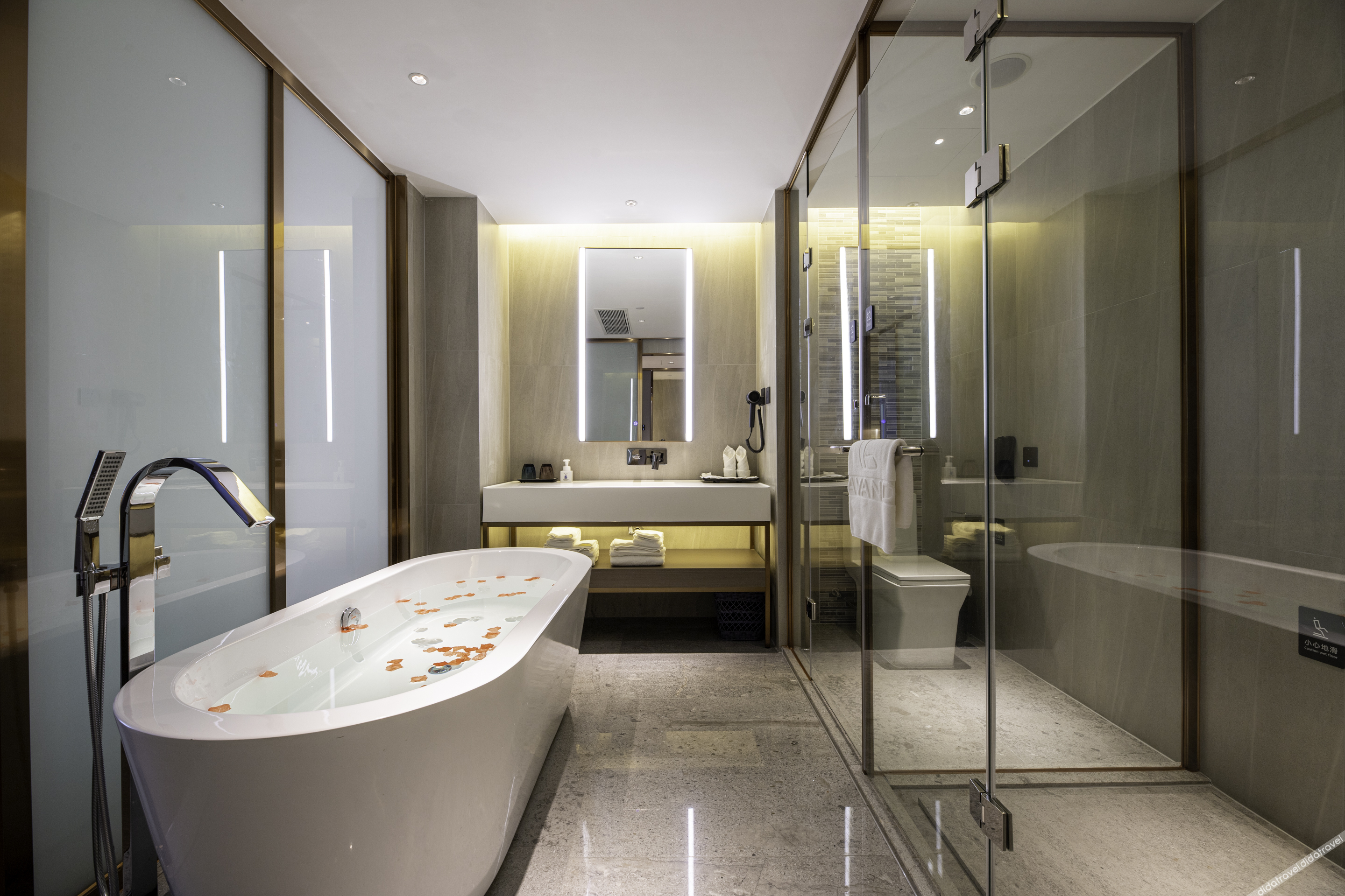 Lavande Hotel (Beihai Hepu High-speed Railway Station Haisi Shougang Branch) 3*