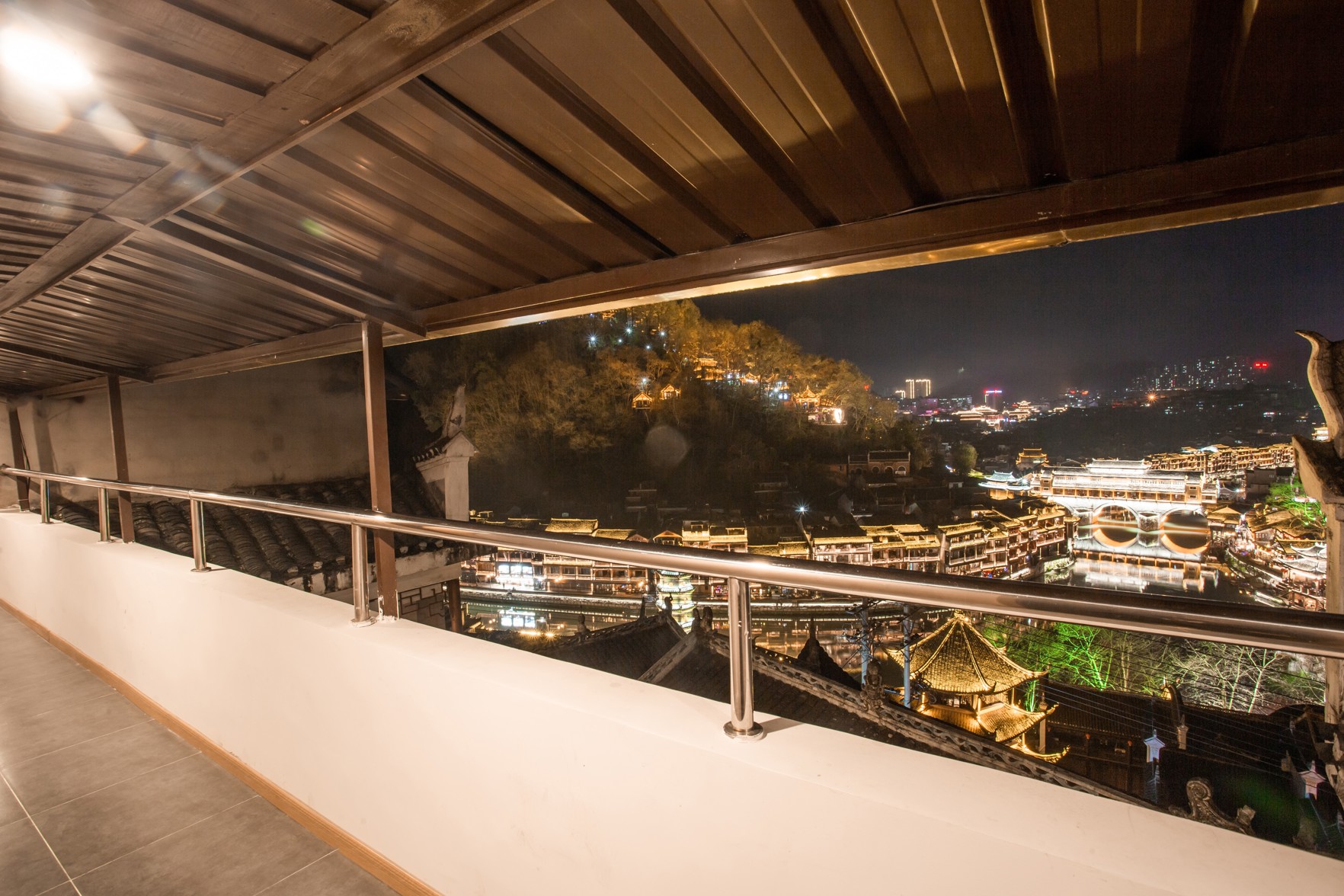 Chaoman Hotel (Fenghuang Ancient Town Branch) 3*