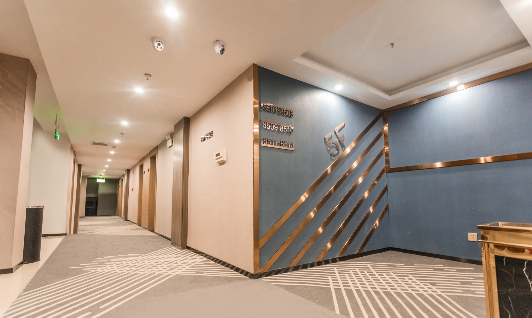 Chaoman Hotel (Fenghuang Ancient Town Branch) 3*