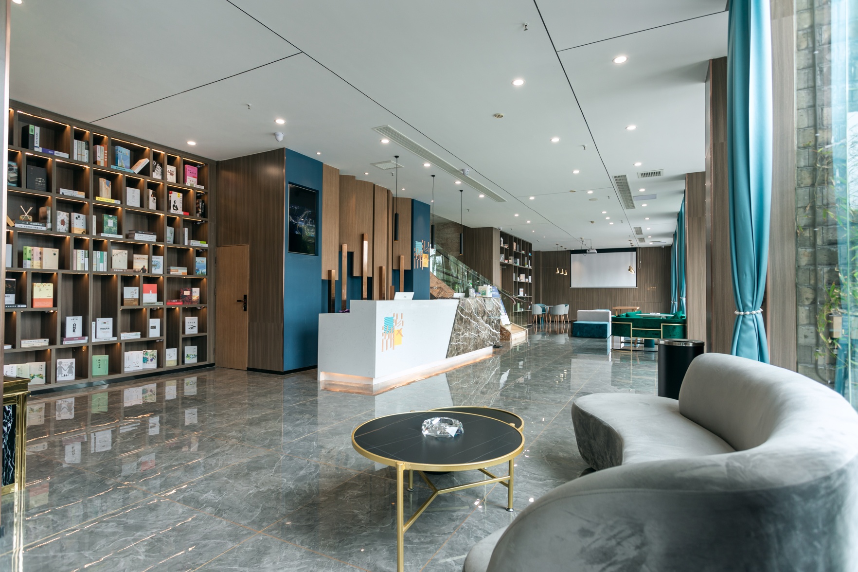Chaoman Hotel (Fenghuang Ancient Town Branch) 3*
