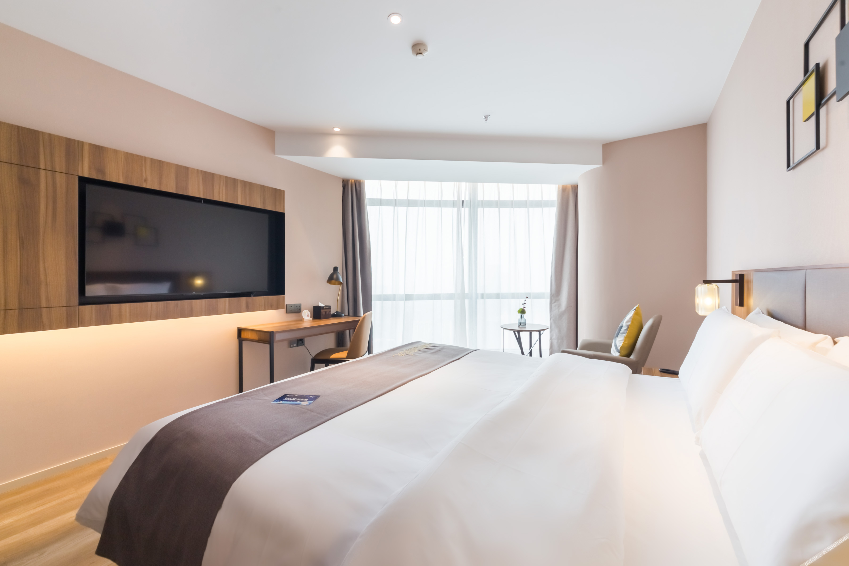 Homeinn Plus Hotel (Chongqing Olympic Sports Center Square Yuanjiagang Subway Station) 3*
