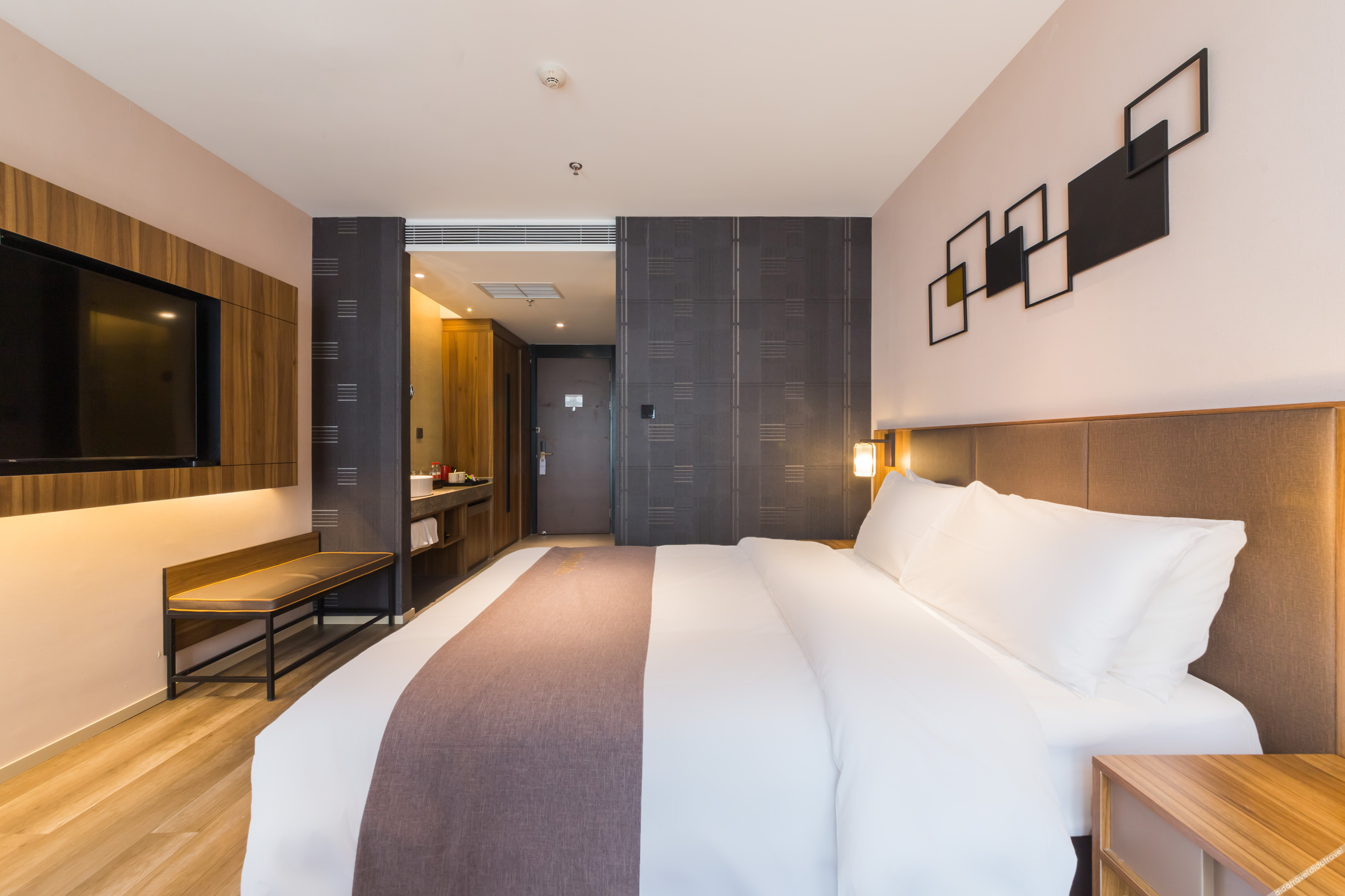 Homeinn Plus Hotel (Chongqing Olympic Sports Center Square Yuanjiagang Subway Station) 3*
