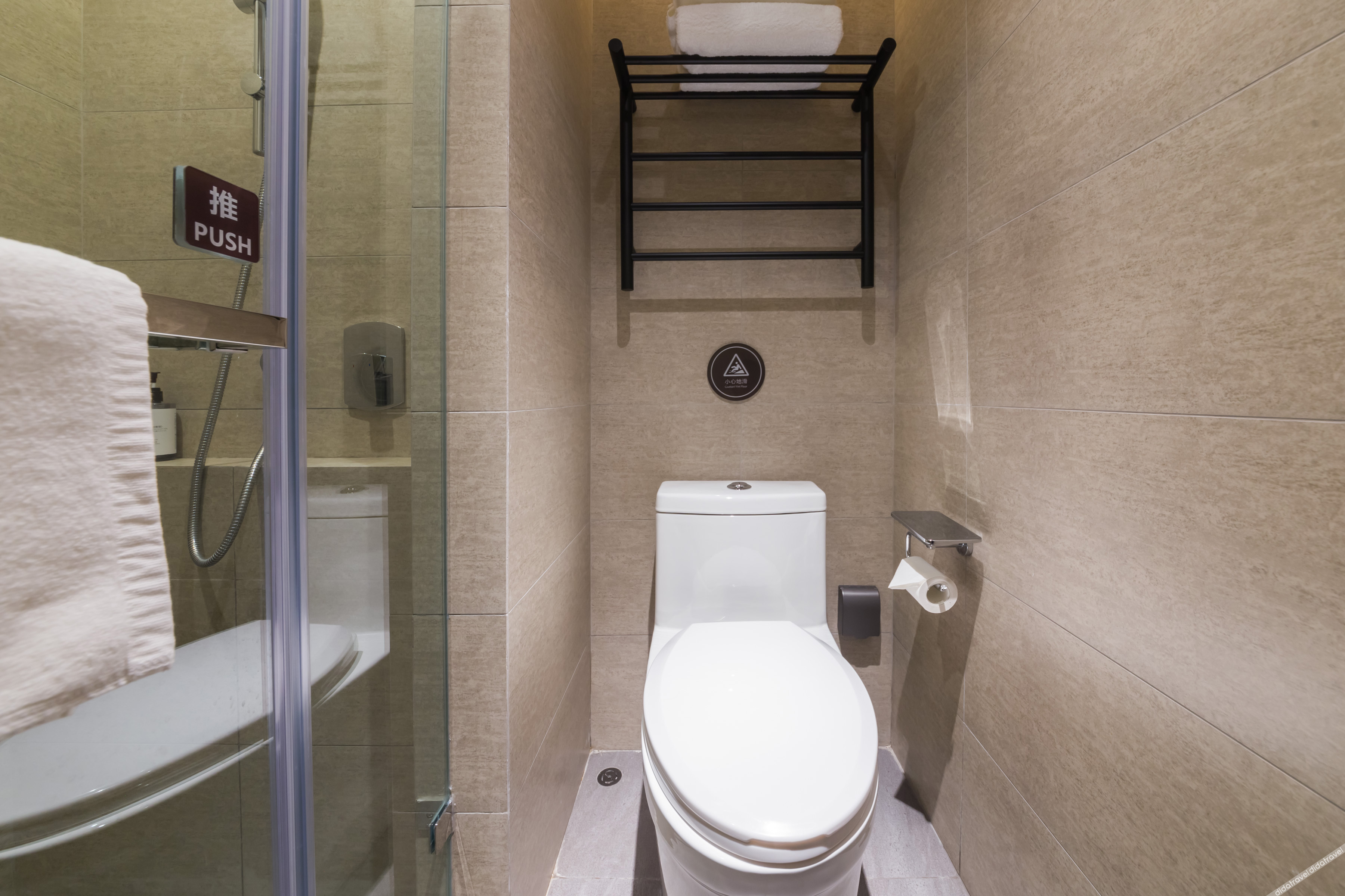 Homeinn Plus Hotel (Chongqing Olympic Sports Center Square Yuanjiagang Subway Station) 3*