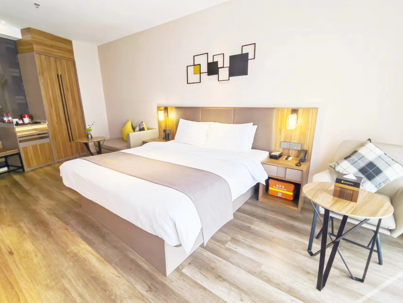 Homeinn Plus Hotel (Chongqing Olympic Sports Center Square Yuanjiagang Subway Station) 3*