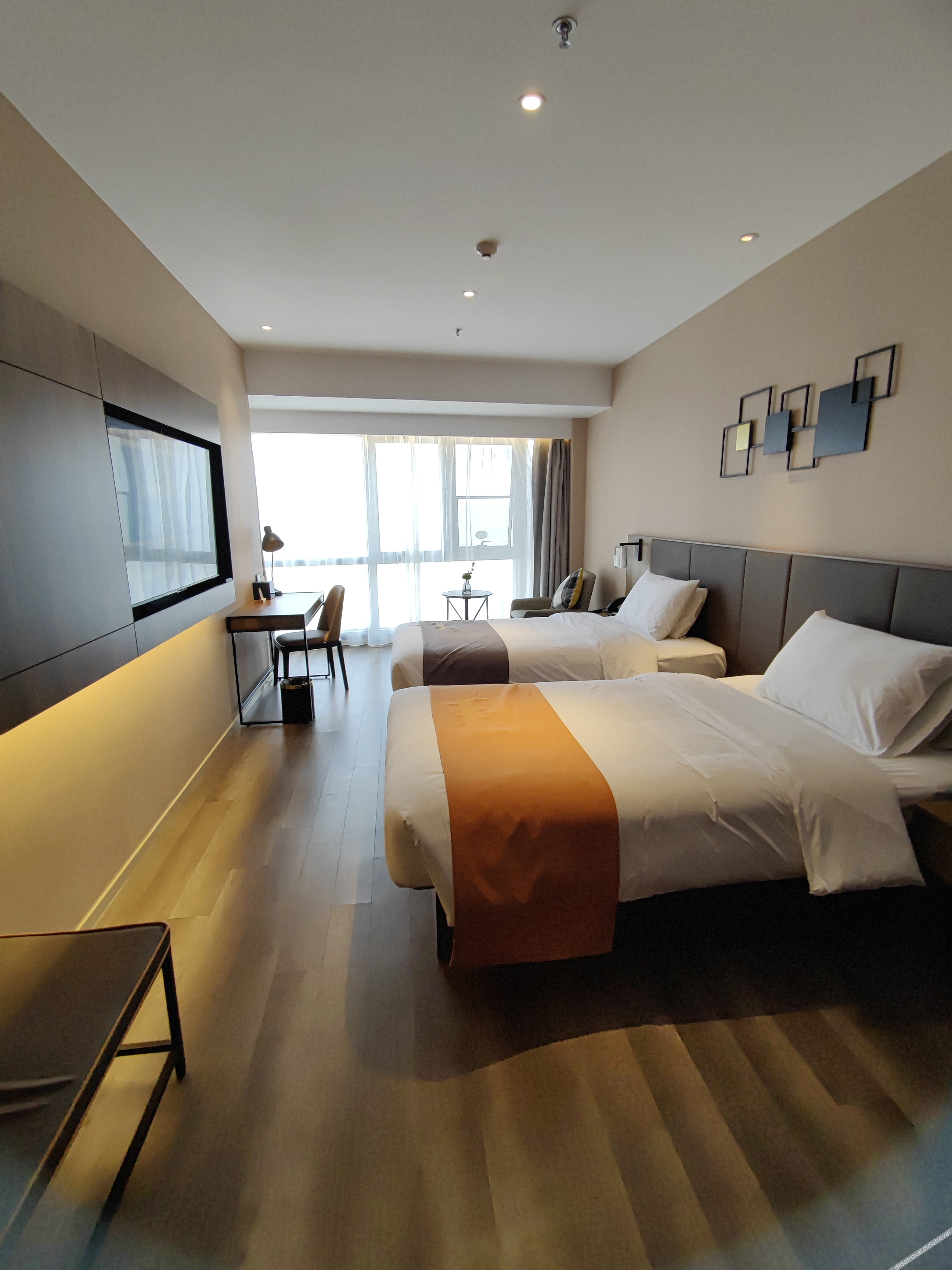 Homeinn Plus Hotel (Chongqing Olympic Sports Center Square Yuanjiagang Subway Station) 3*