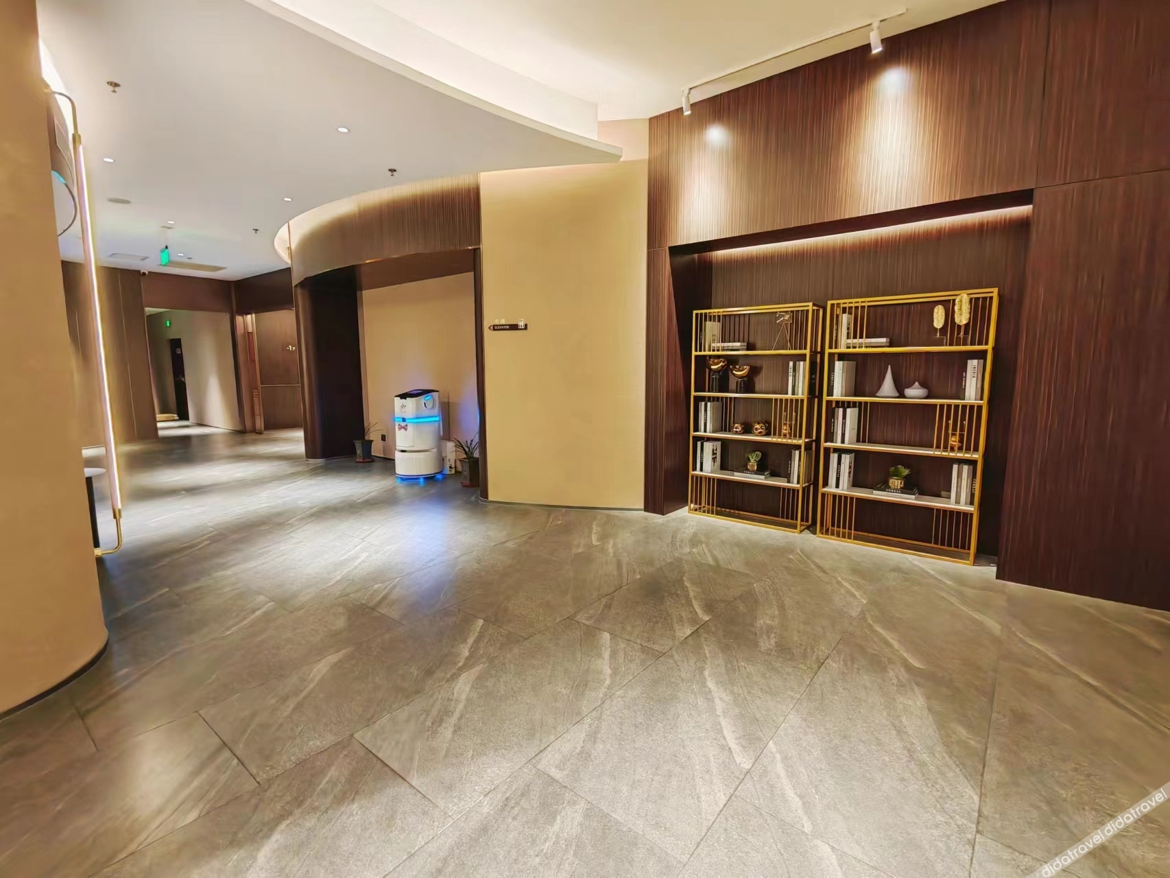Homeinn Plus Hotel (Chongqing Olympic Sports Center Square Yuanjiagang Subway Station) 3*