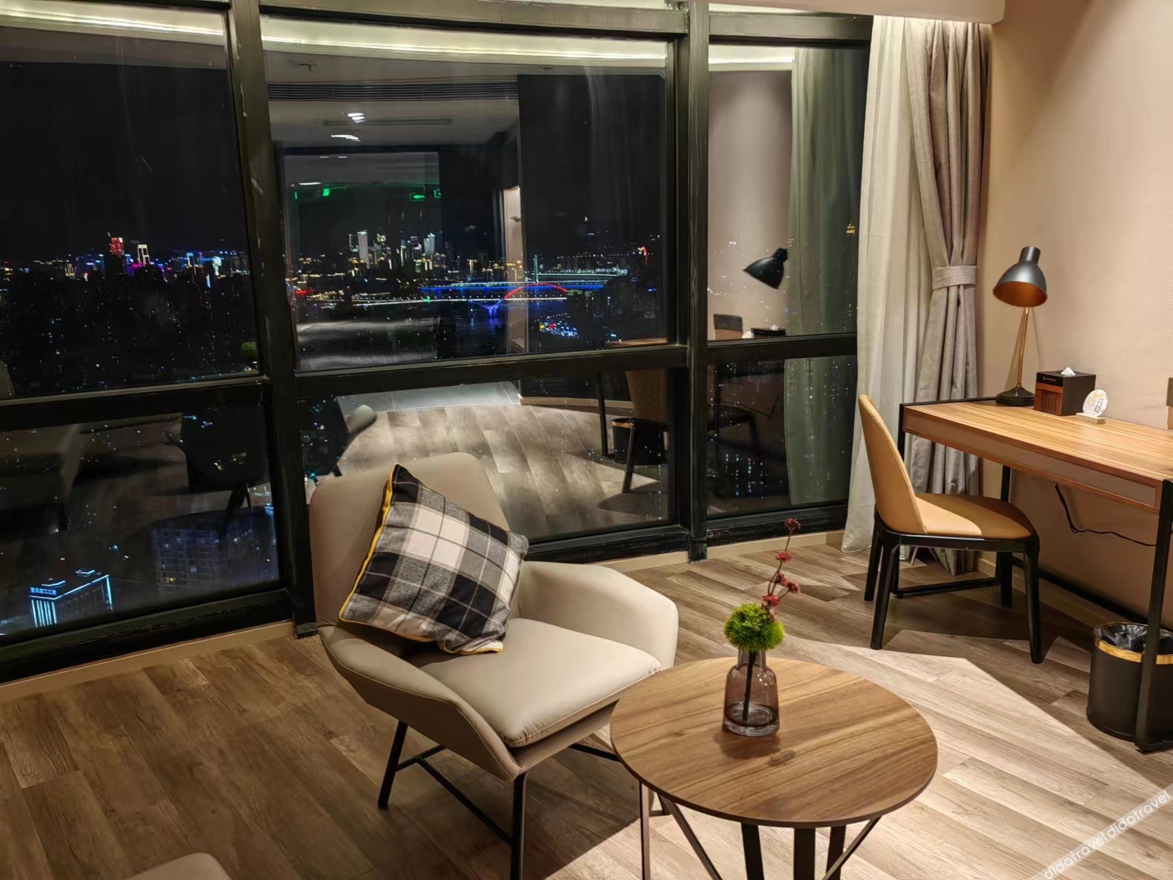 Homeinn Plus Hotel (Chongqing Olympic Sports Center Square Yuanjiagang Subway Station) 3*