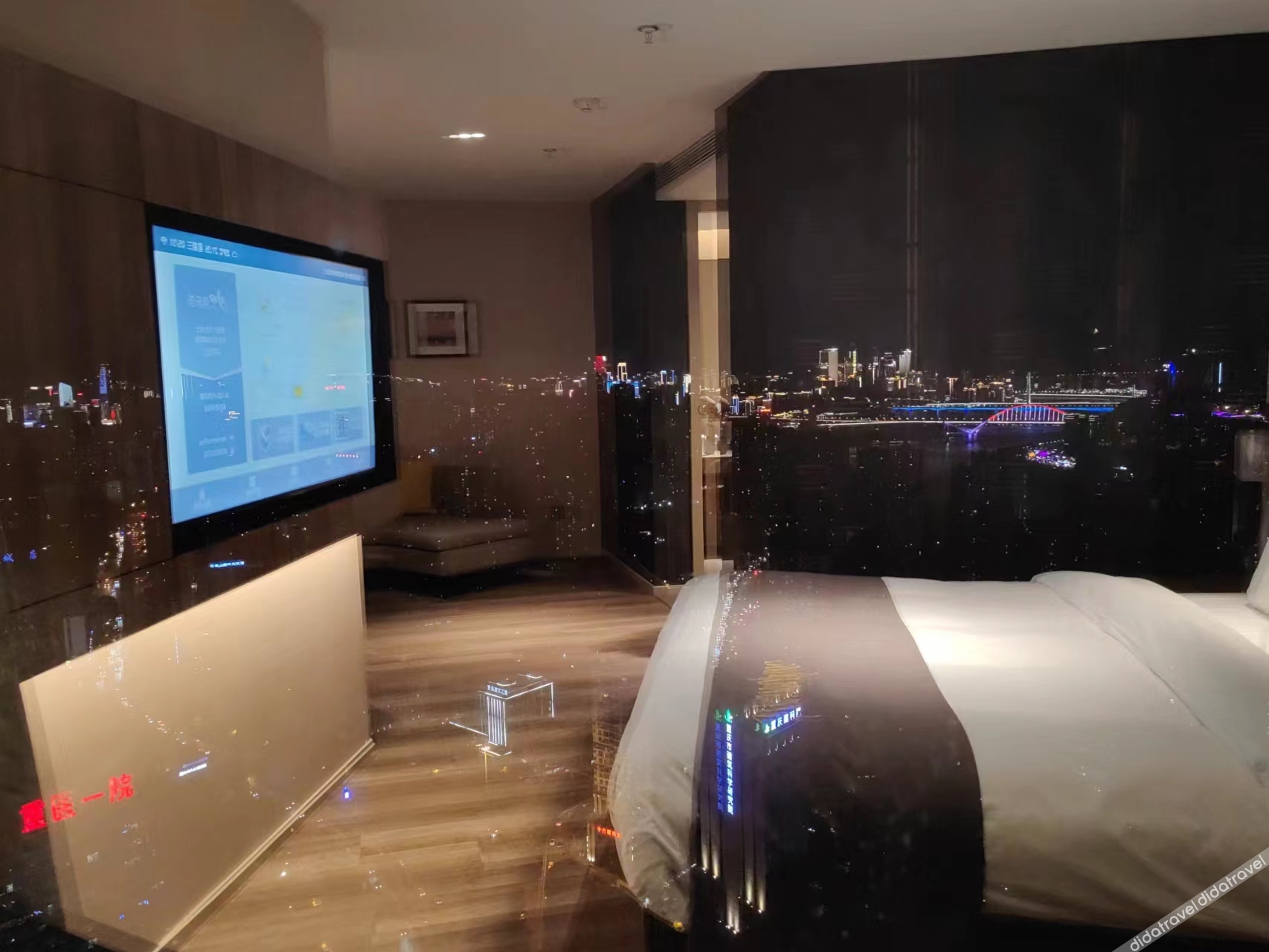 Homeinn Plus Hotel (Chongqing Olympic Sports Center Square Yuanjiagang Subway Station) 3*