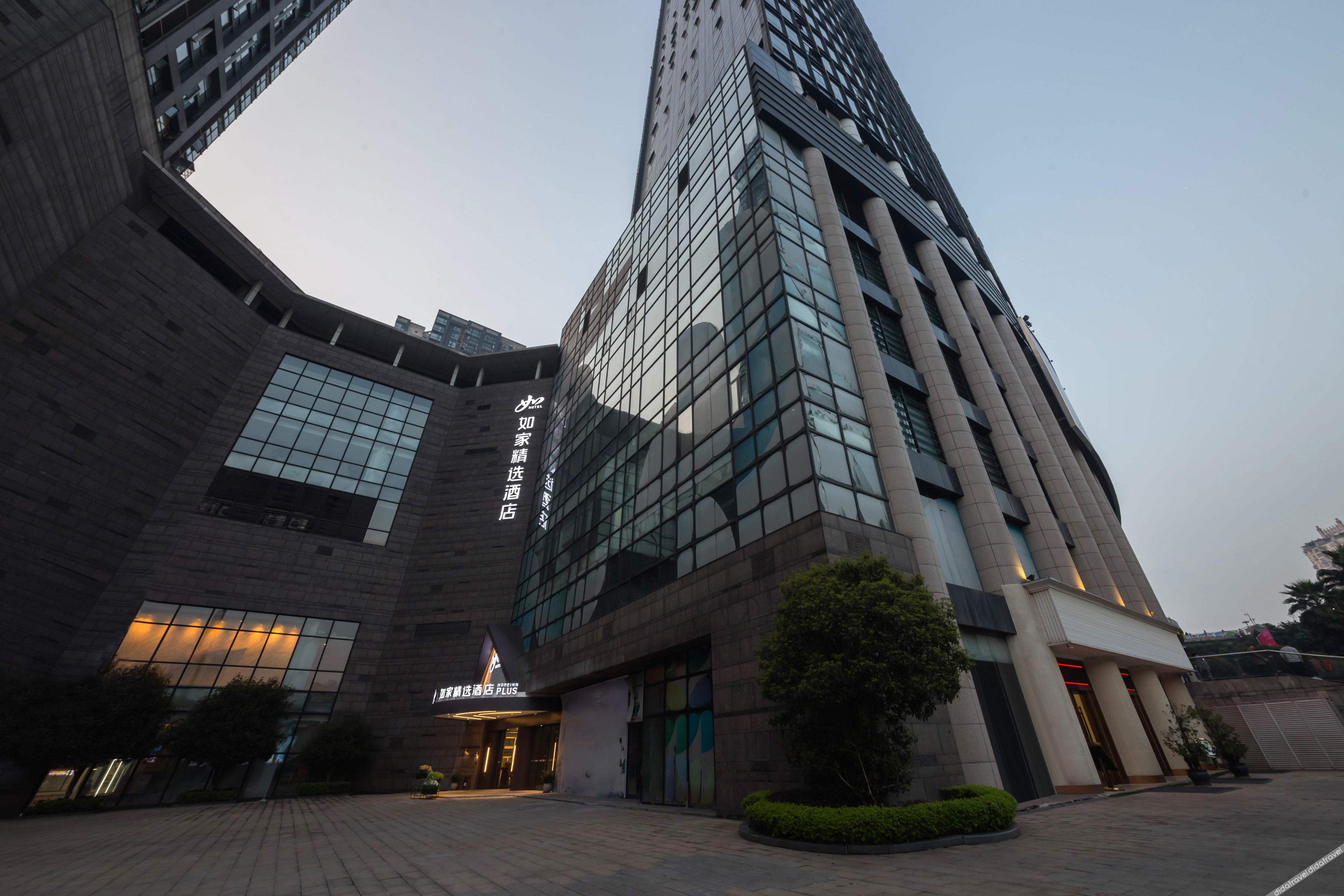 Homeinn Plus Hotel (Chongqing Olympic Sports Center Square Yuanjiagang Subway Station) 3*
