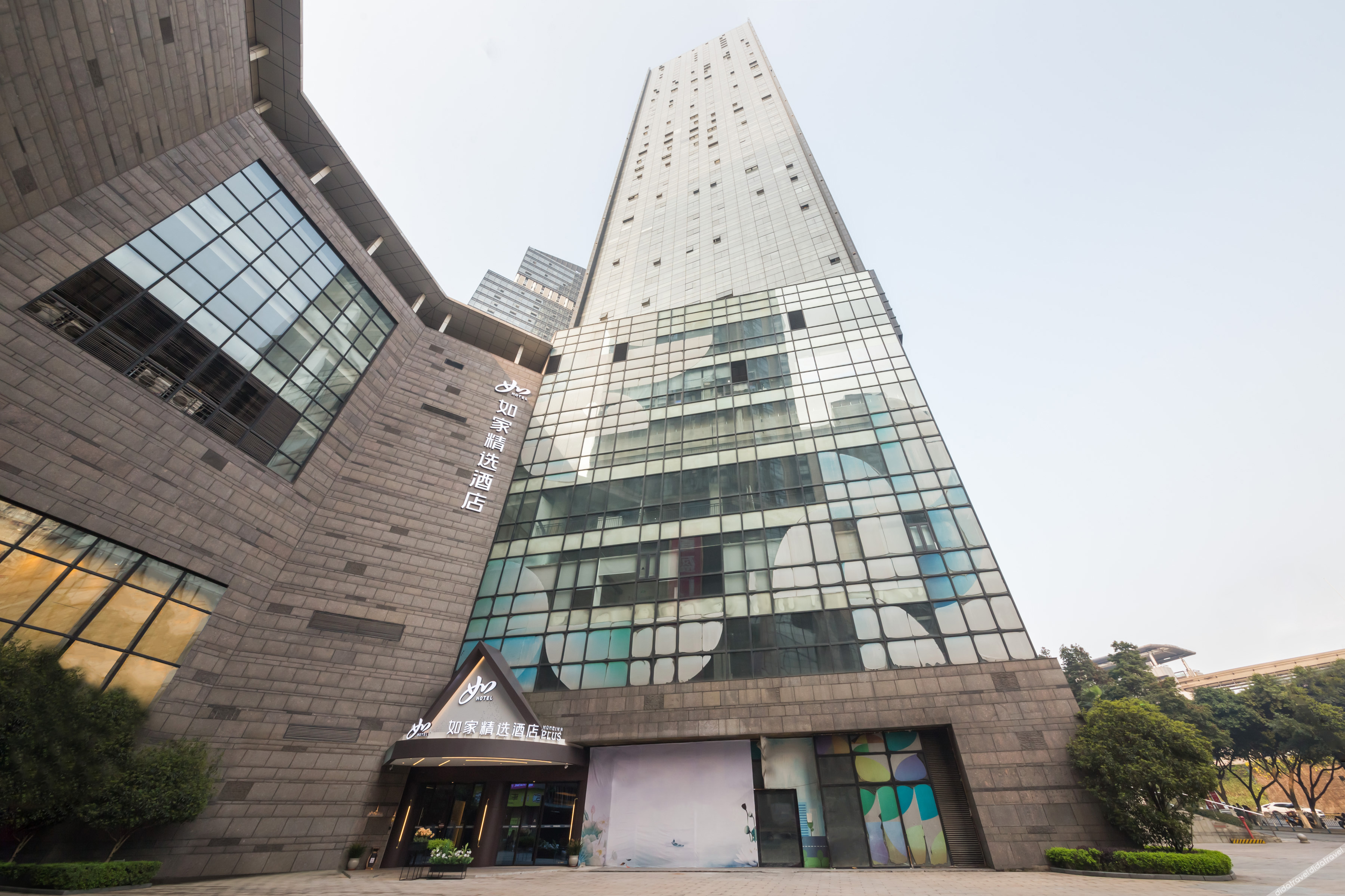 Homeinn Plus Hotel (Chongqing Olympic Sports Center Square Yuanjiagang Subway Station) 3*