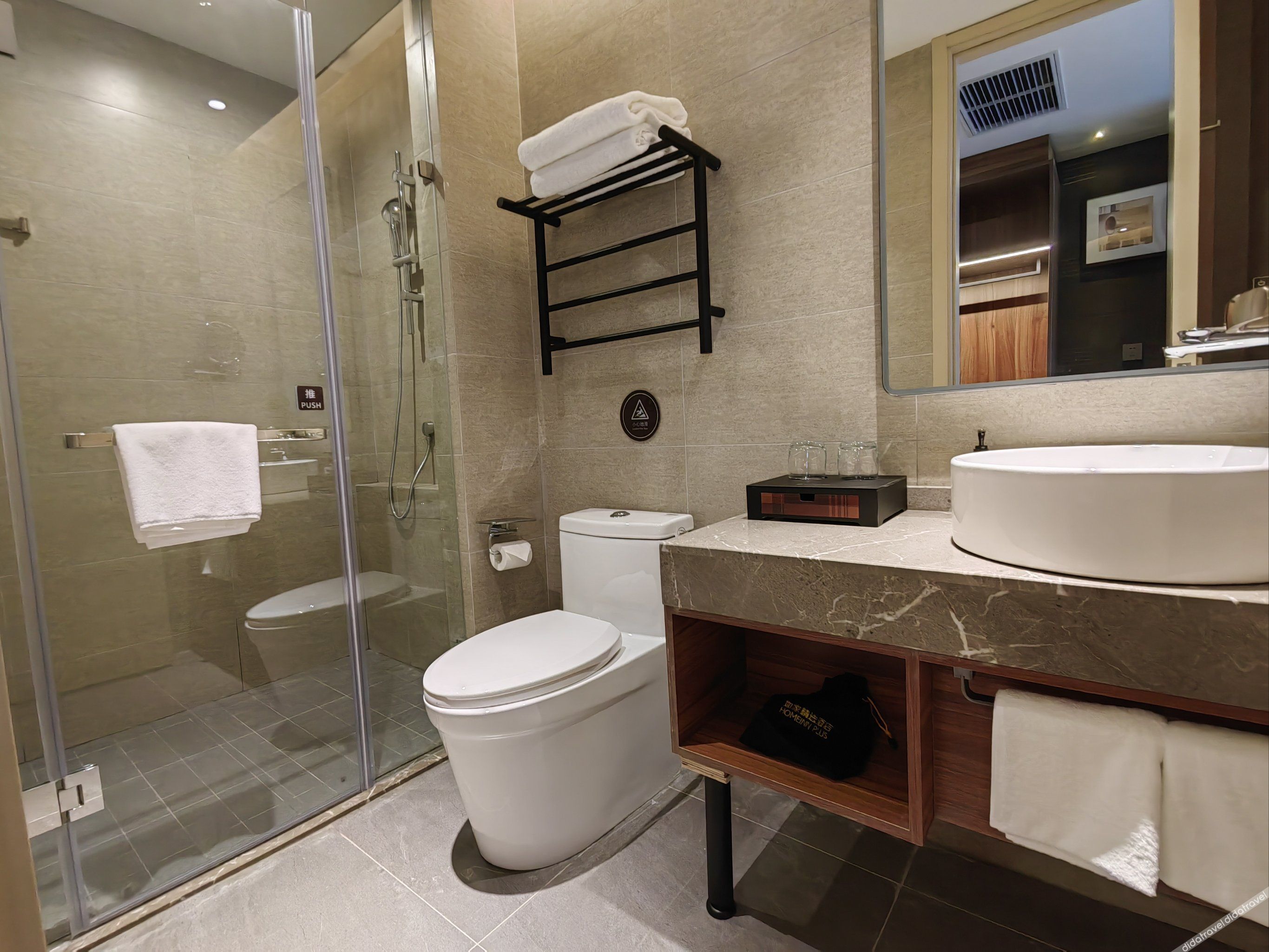 Homeinn Plus Hotel (Chongqing Olympic Sports Center Square Yuanjiagang Subway Station) 3*