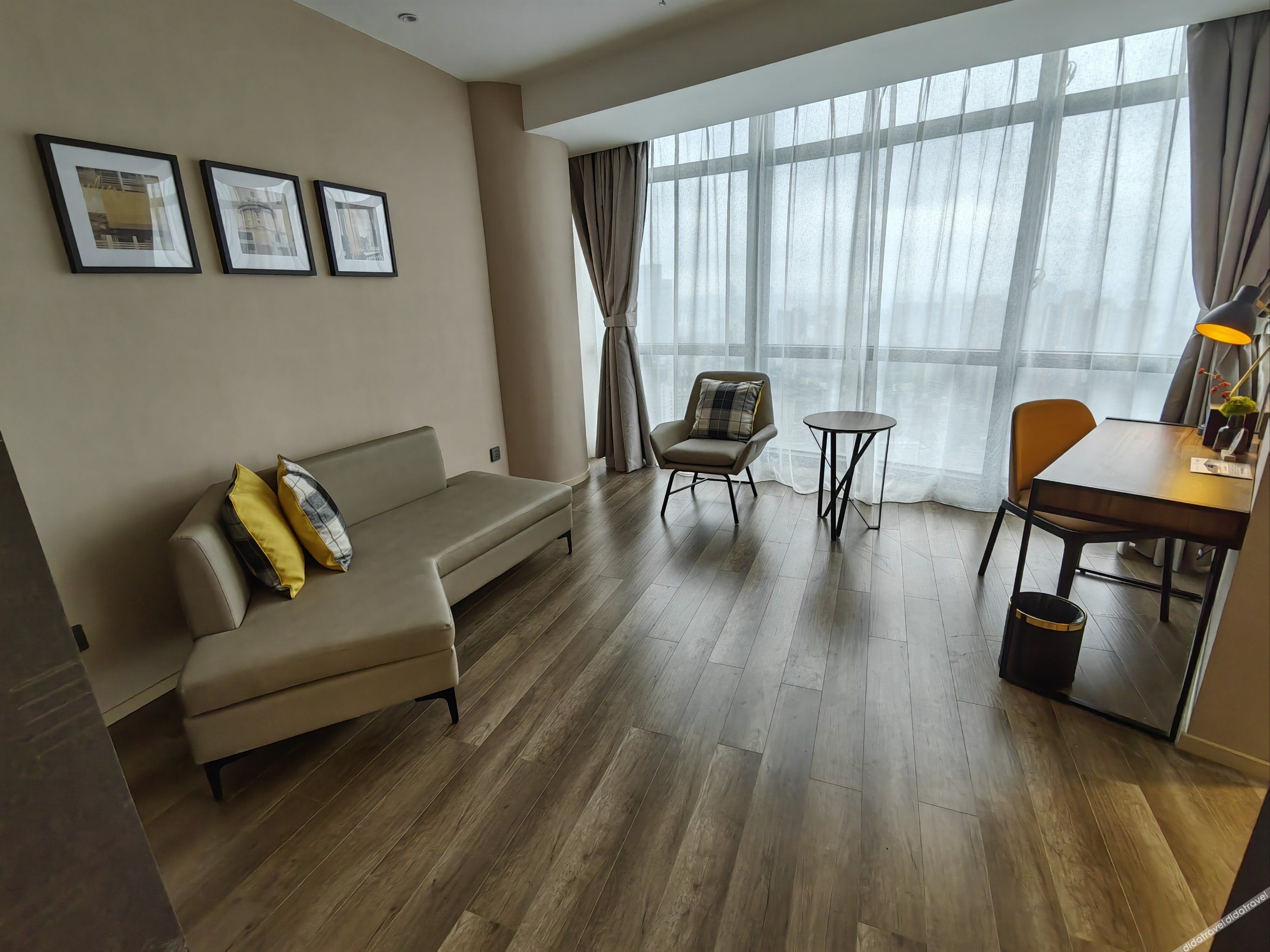 Homeinn Plus Hotel (Chongqing Olympic Sports Center Square Yuanjiagang Subway Station) 3*