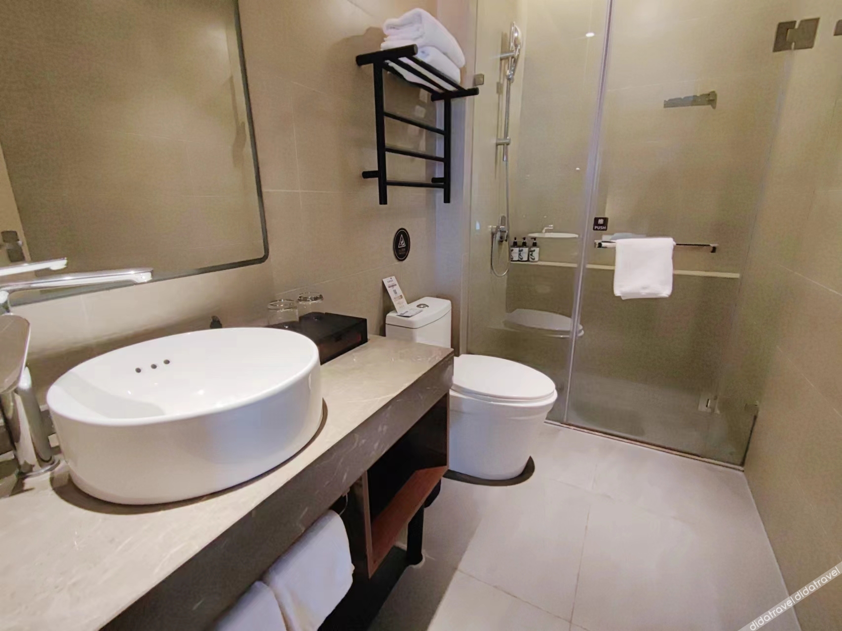 Homeinn Plus Hotel (Chongqing Olympic Sports Center Square Yuanjiagang Subway Station) 3*