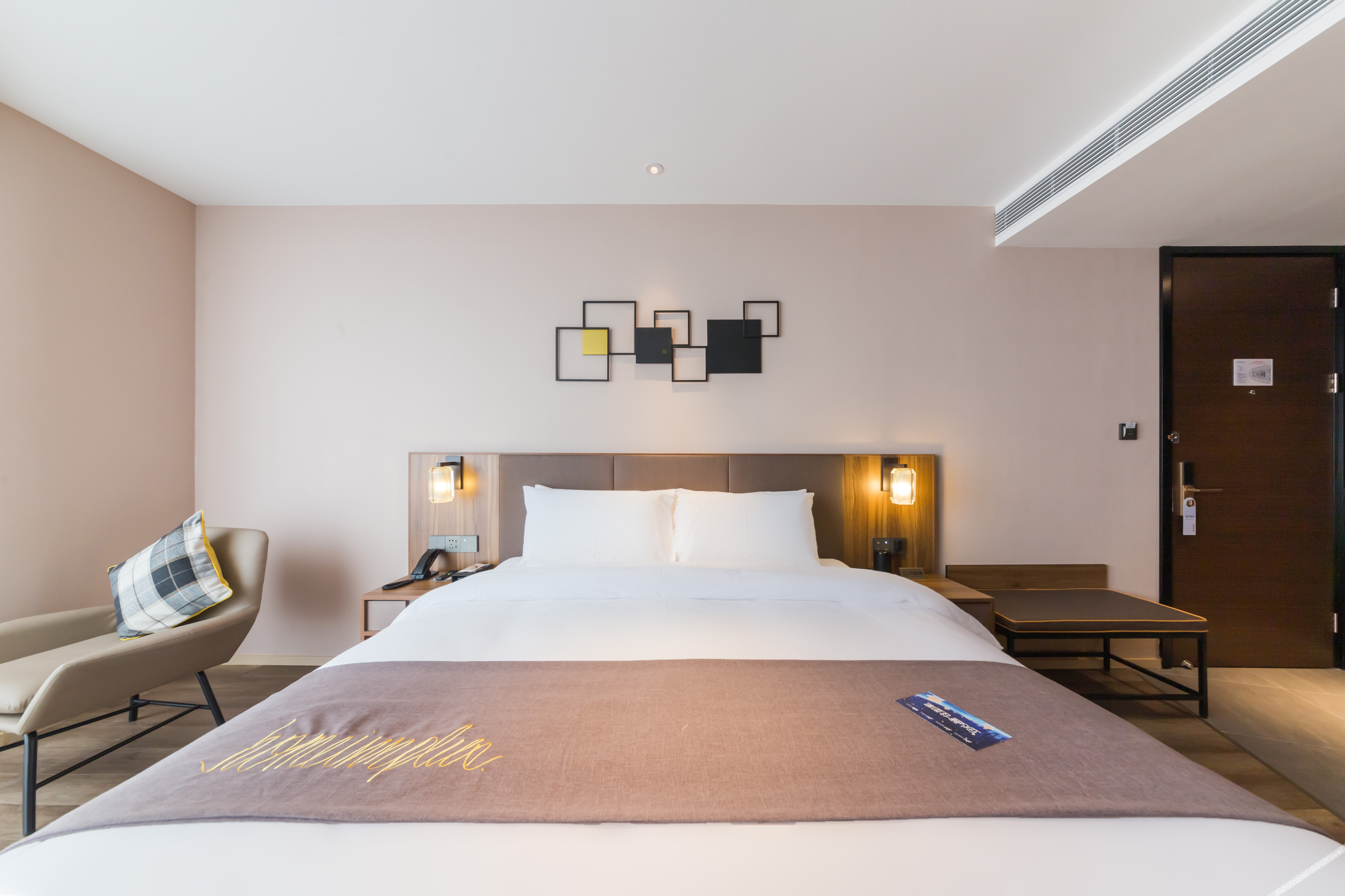 Homeinn Plus Hotel (Chongqing Olympic Sports Center Square Yuanjiagang Subway Station) 3*