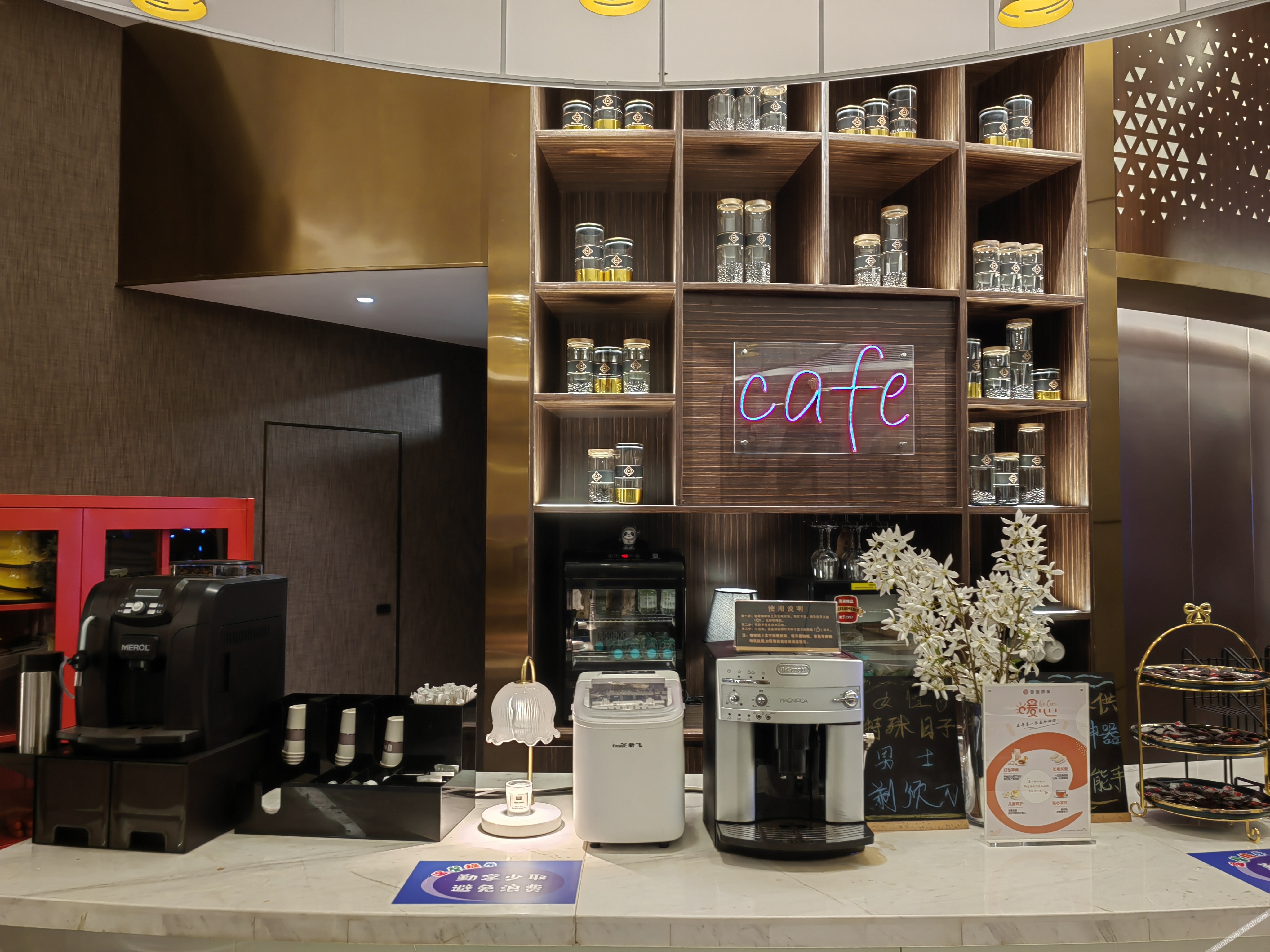 Homeinn Plus Hotel (Chongqing Olympic Sports Center Square Yuanjiagang Subway Station) 3*