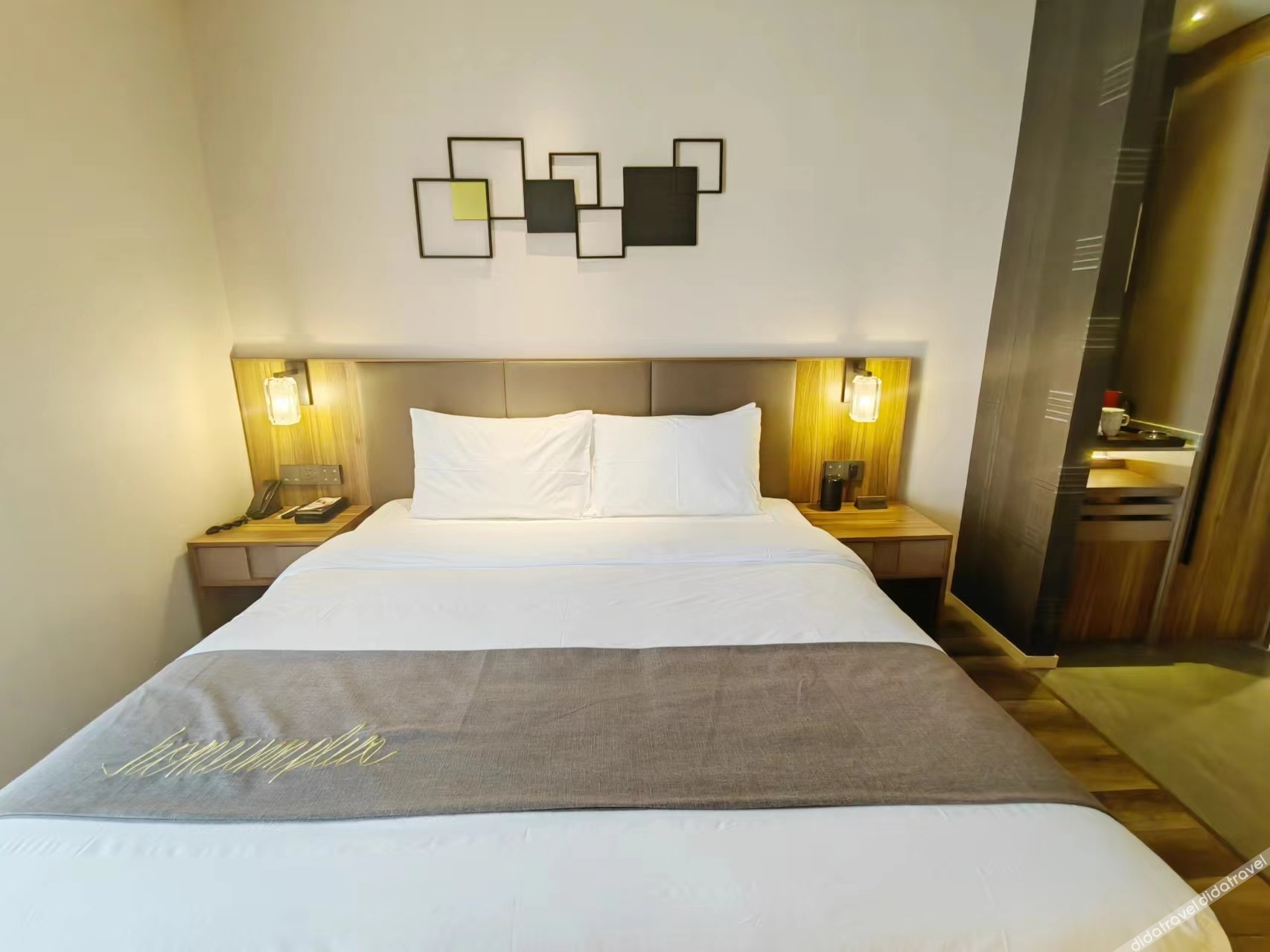 Homeinn Plus Hotel (Chongqing Olympic Sports Center Square Yuanjiagang Subway Station) 3*