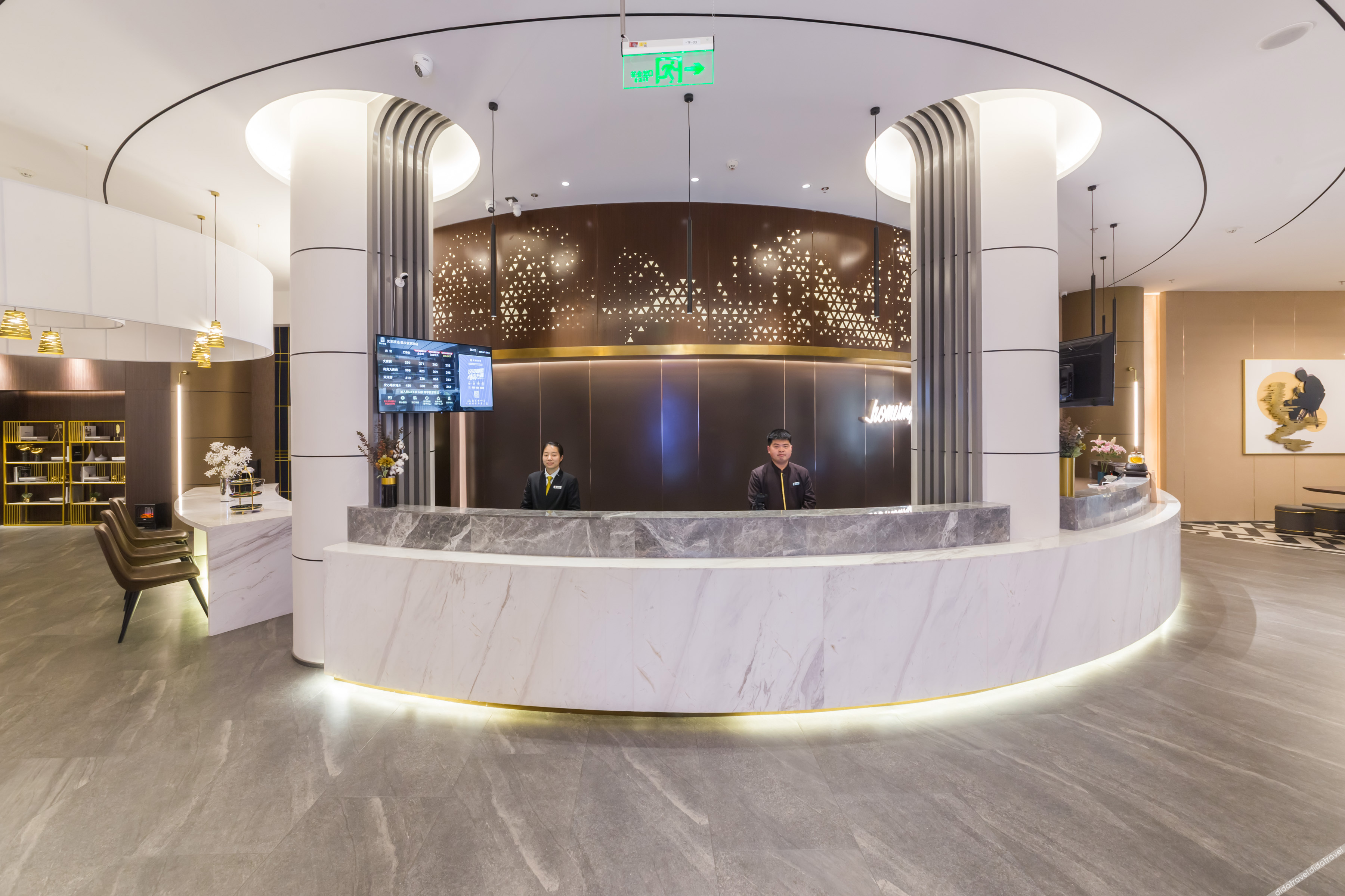 Homeinn Plus Hotel (Chongqing Olympic Sports Center Square Yuanjiagang Subway Station) 3*