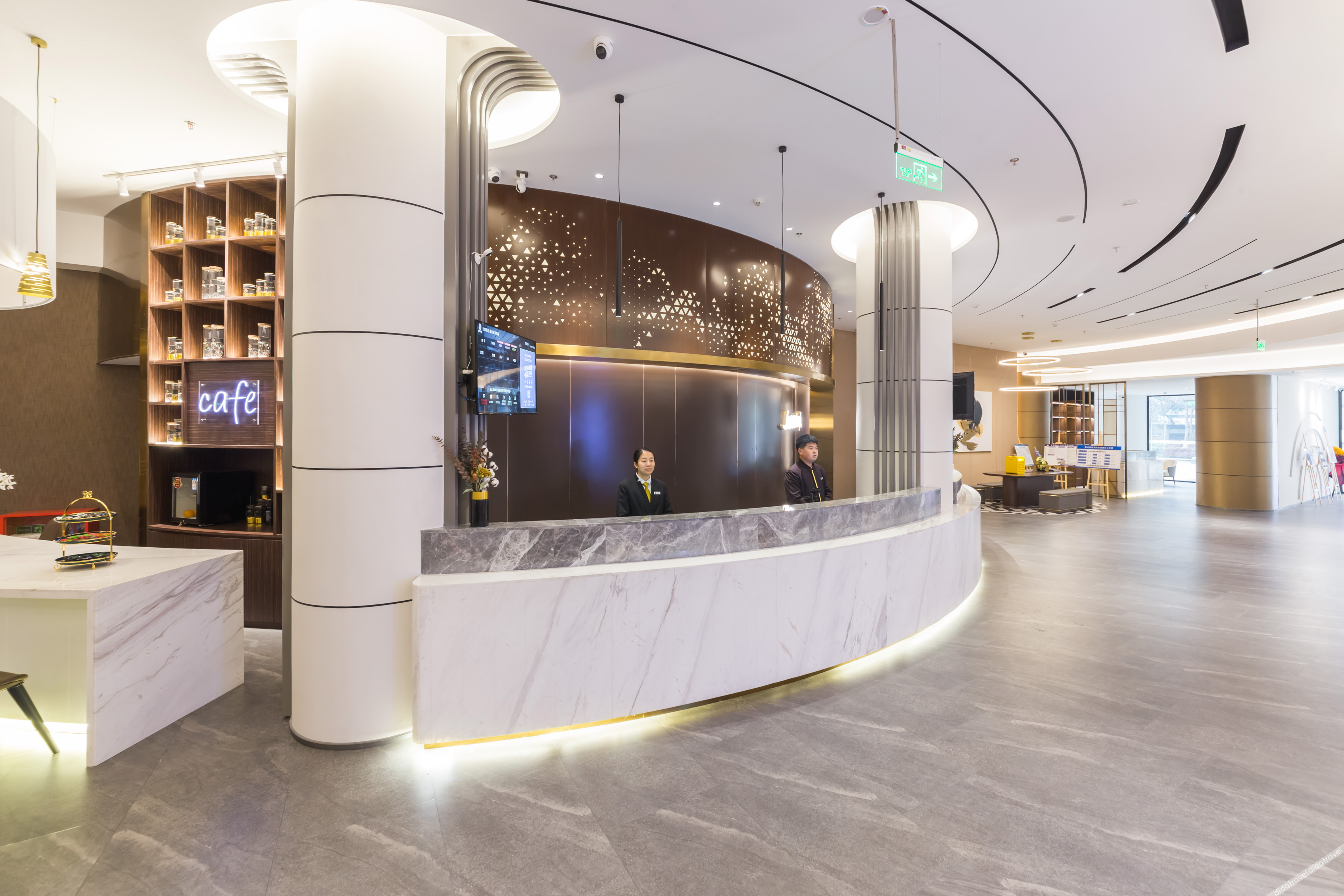 Homeinn Plus Hotel (Chongqing Olympic Sports Center Square Yuanjiagang Subway Station) 3*