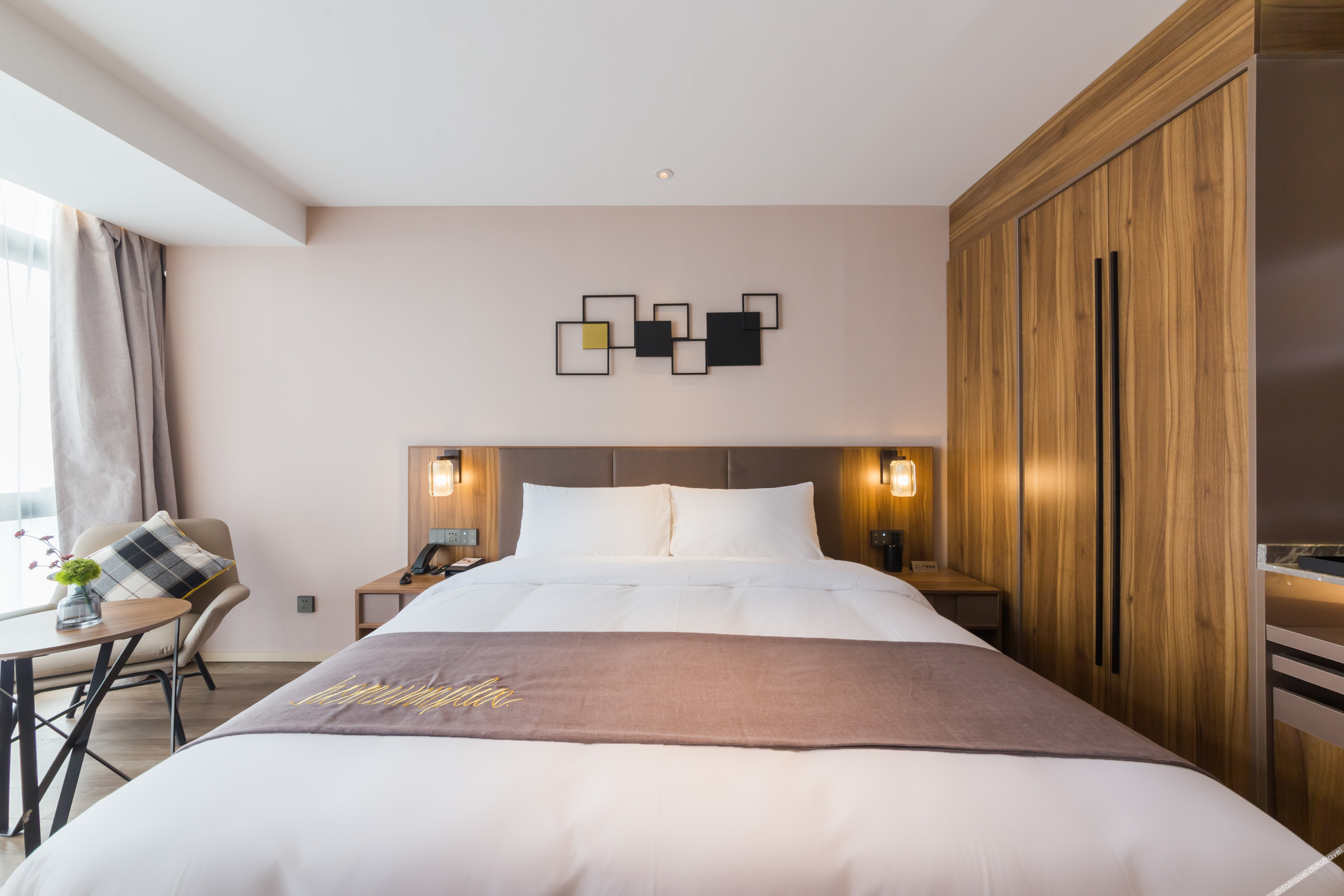 Homeinn Plus Hotel (Chongqing Olympic Sports Center Square Yuanjiagang Subway Station) 3*