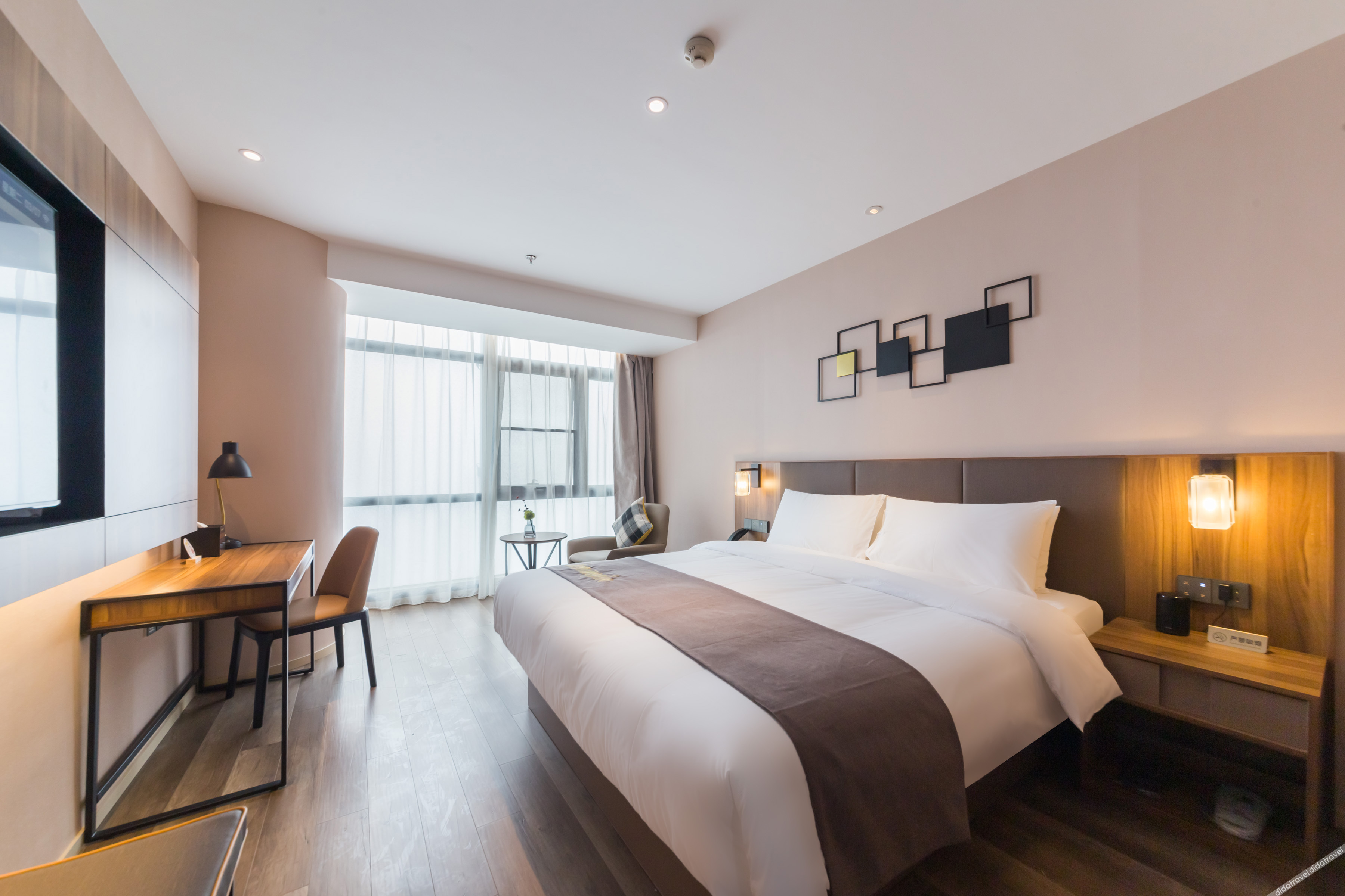Homeinn Plus Hotel (Chongqing Olympic Sports Center Square Yuanjiagang Subway Station) 3*