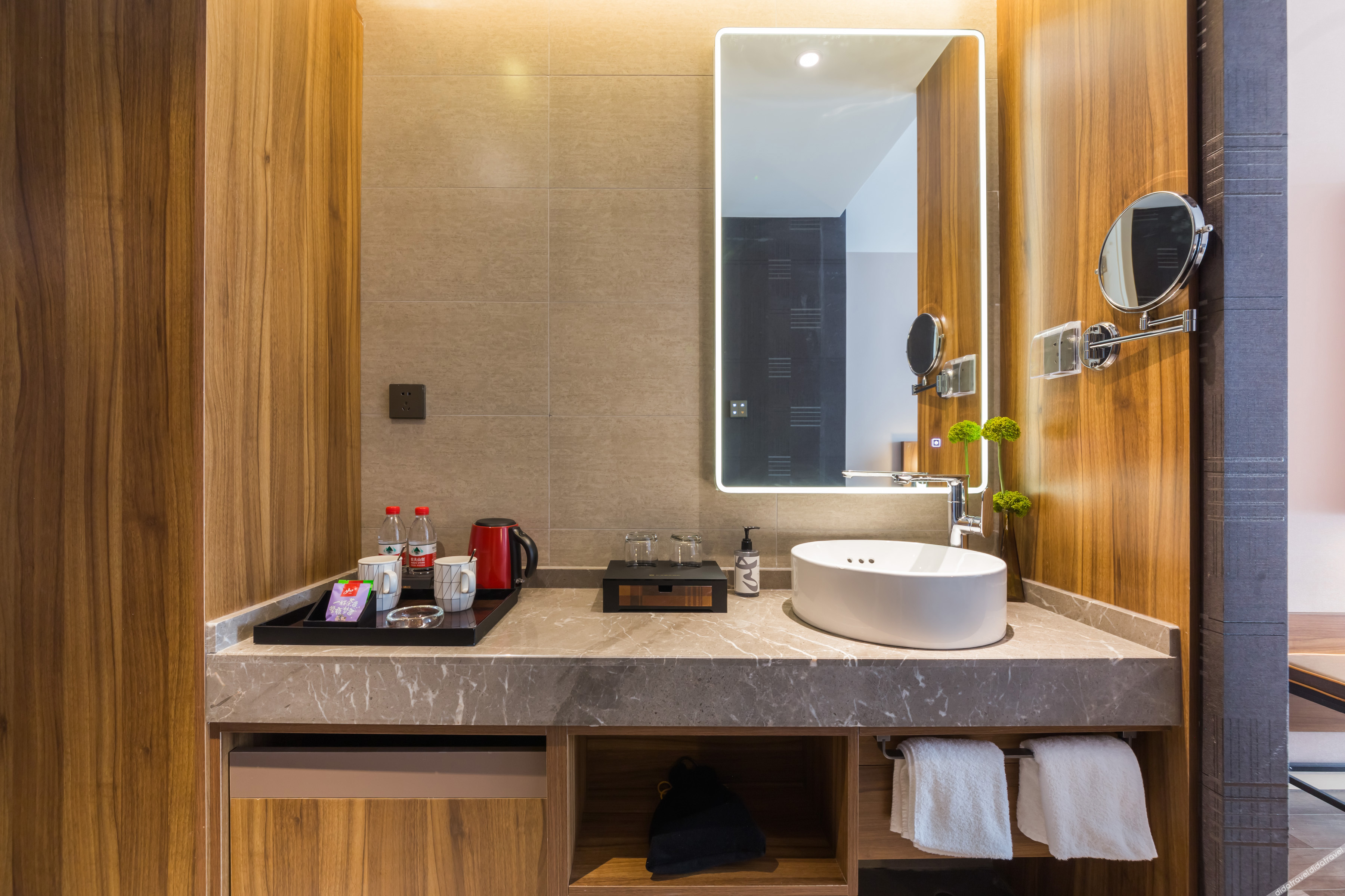 Homeinn Plus Hotel (Chongqing Olympic Sports Center Square Yuanjiagang Subway Station) 3*