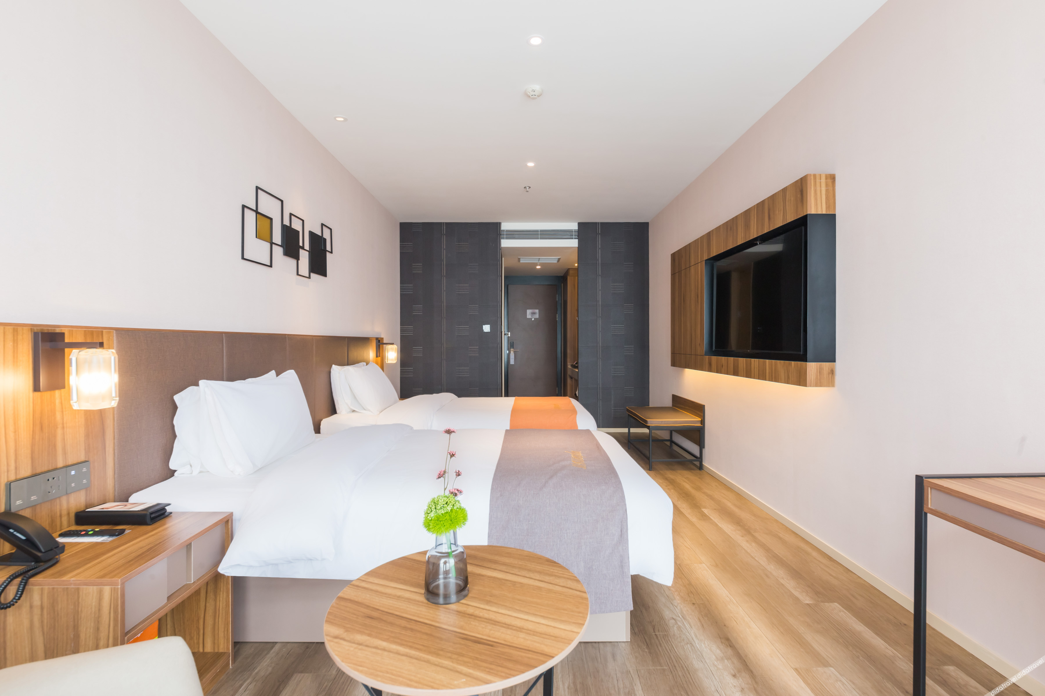 Homeinn Plus Hotel (Chongqing Olympic Sports Center Square Yuanjiagang Subway Station) 3*