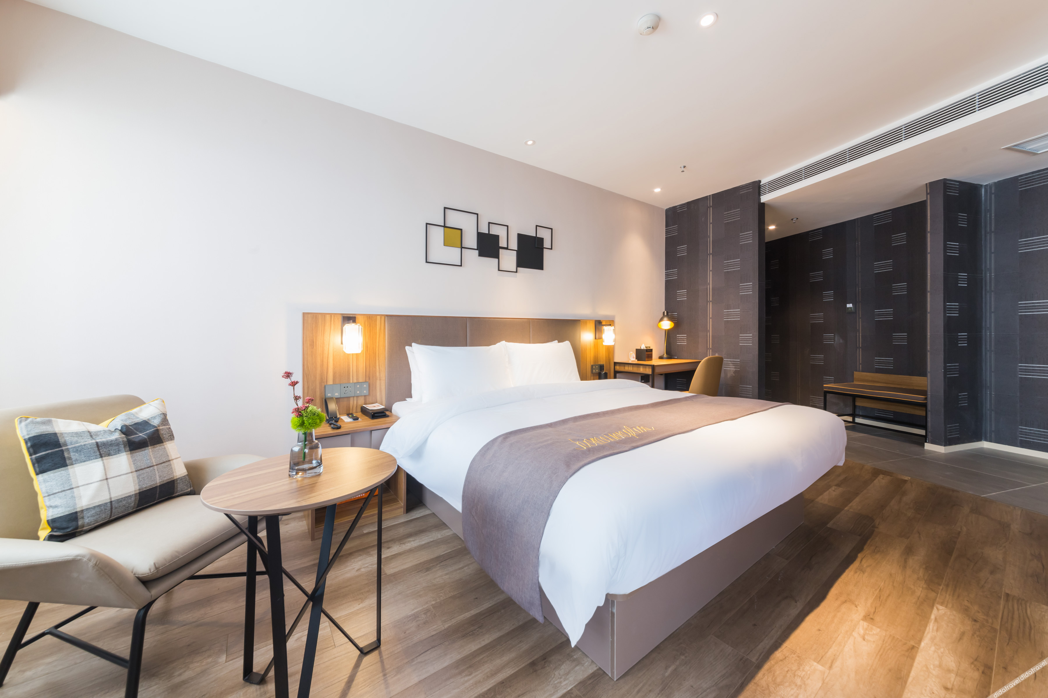 Homeinn Plus Hotel (Chongqing Olympic Sports Center Square Yuanjiagang Subway Station) 3*