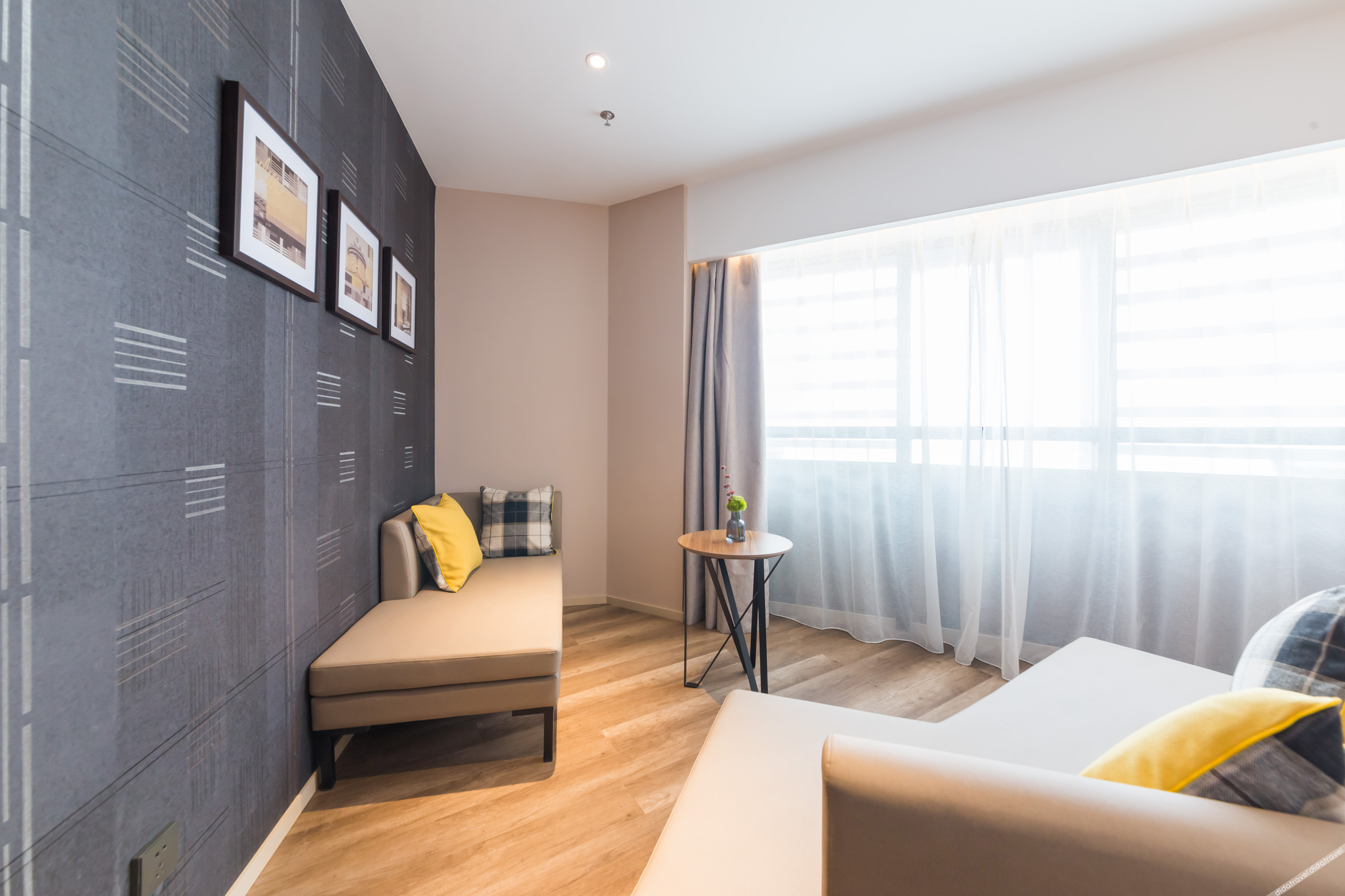 Homeinn Plus Hotel (Chongqing Olympic Sports Center Square Yuanjiagang Subway Station) 3*