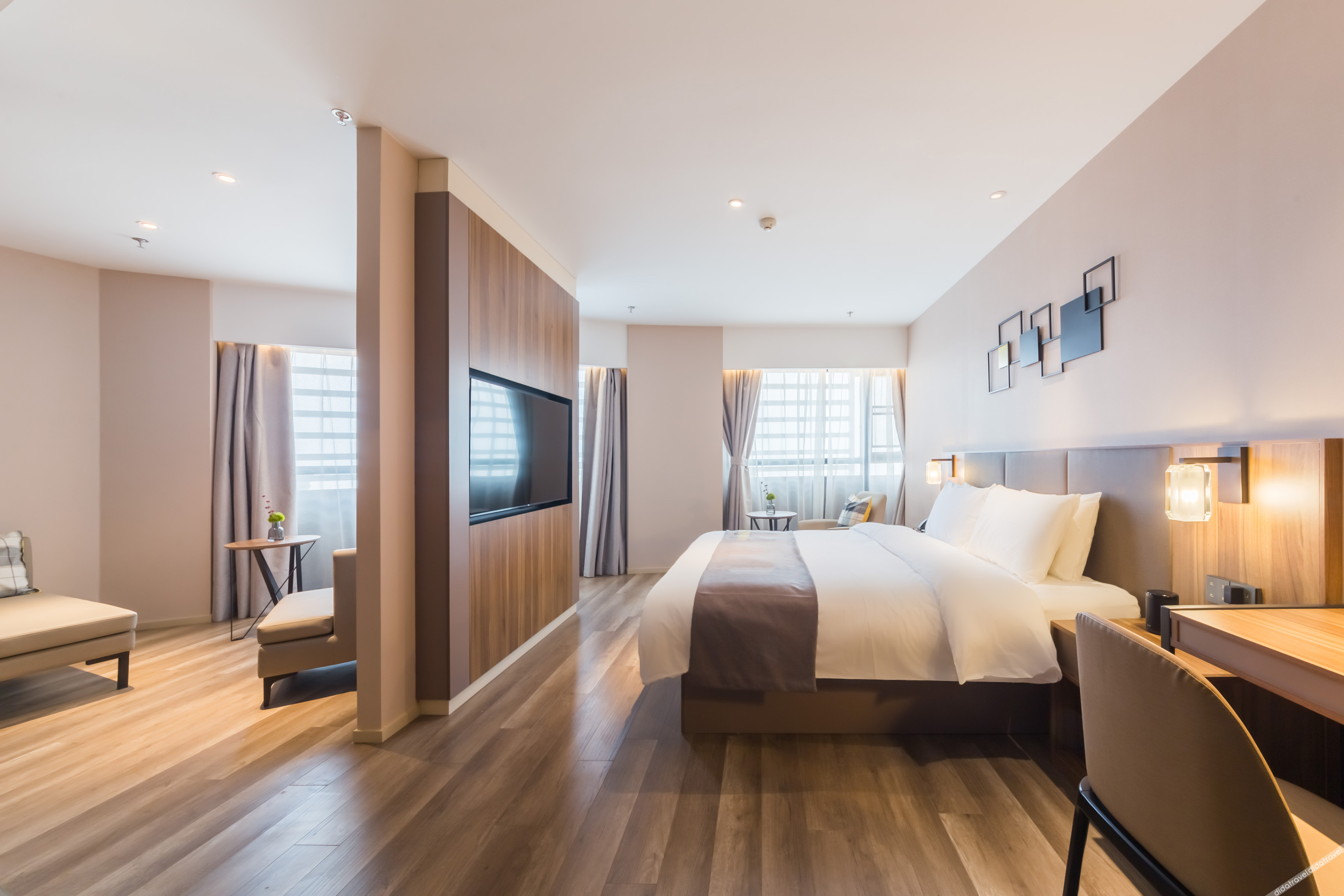 Homeinn Plus Hotel (Chongqing Olympic Sports Center Square Yuanjiagang Subway Station) 3*