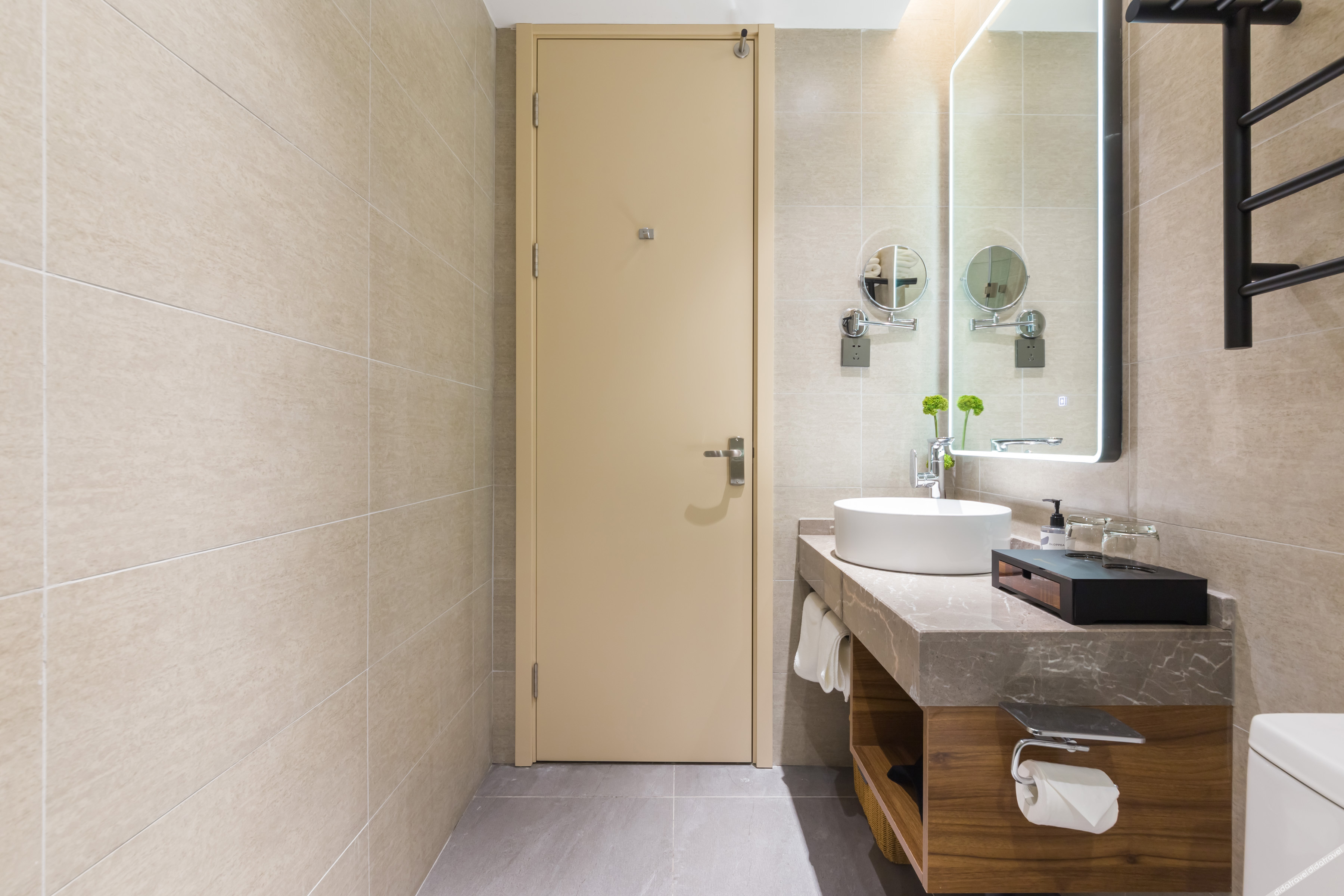 Homeinn Plus Hotel (Chongqing Olympic Sports Center Square Yuanjiagang Subway Station) 3*