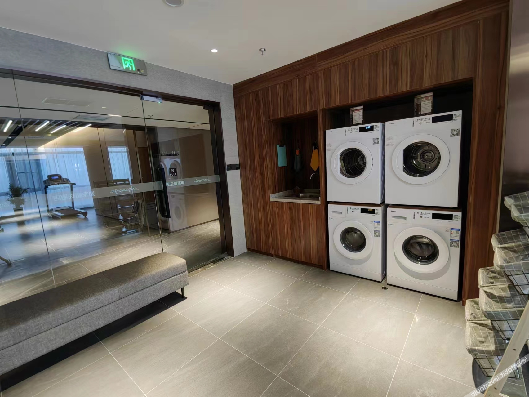 Homeinn Plus Hotel (Chongqing Olympic Sports Center Square Yuanjiagang Subway Station) 3*