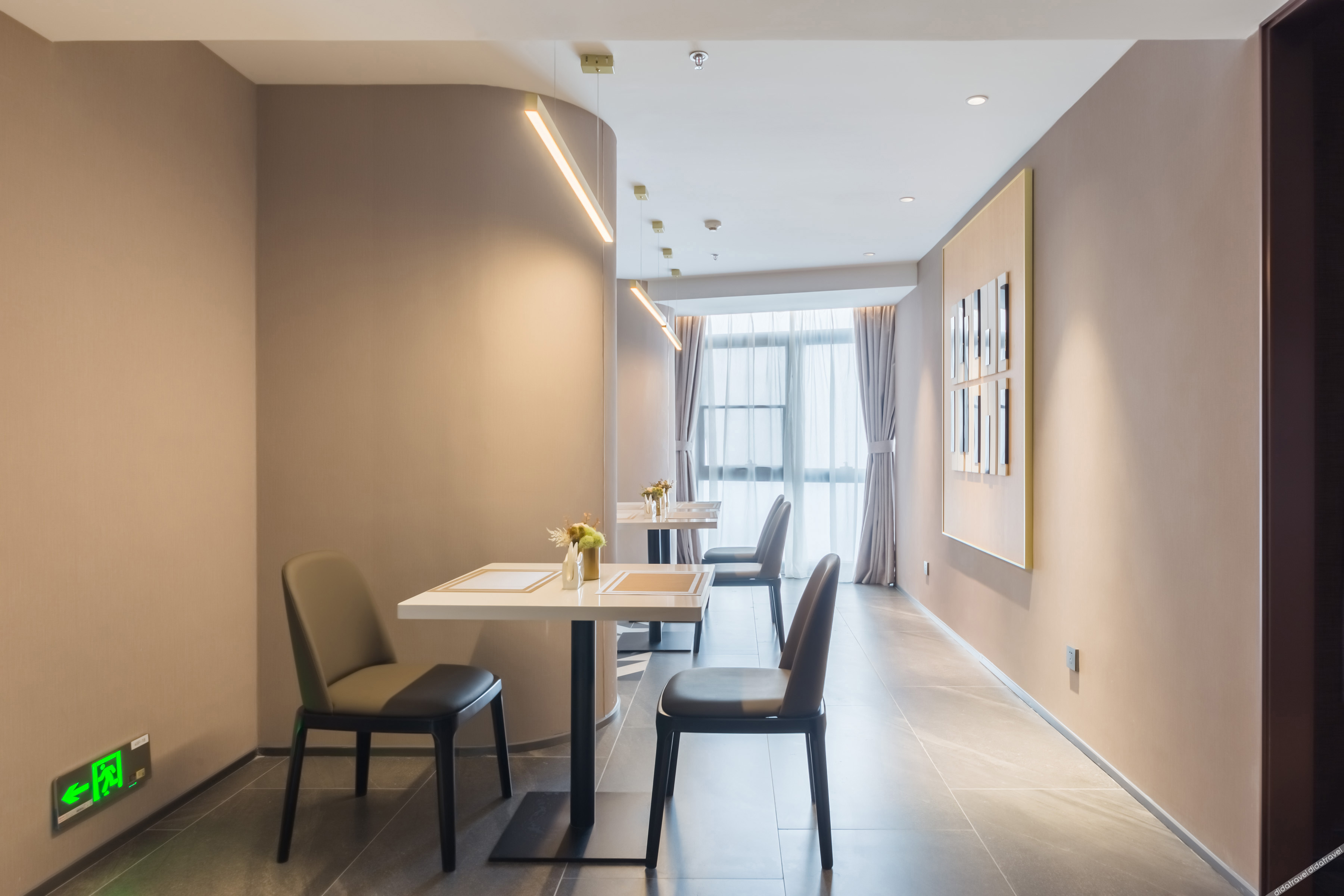 Homeinn Plus Hotel (Chongqing Olympic Sports Center Square Yuanjiagang Subway Station) 3*