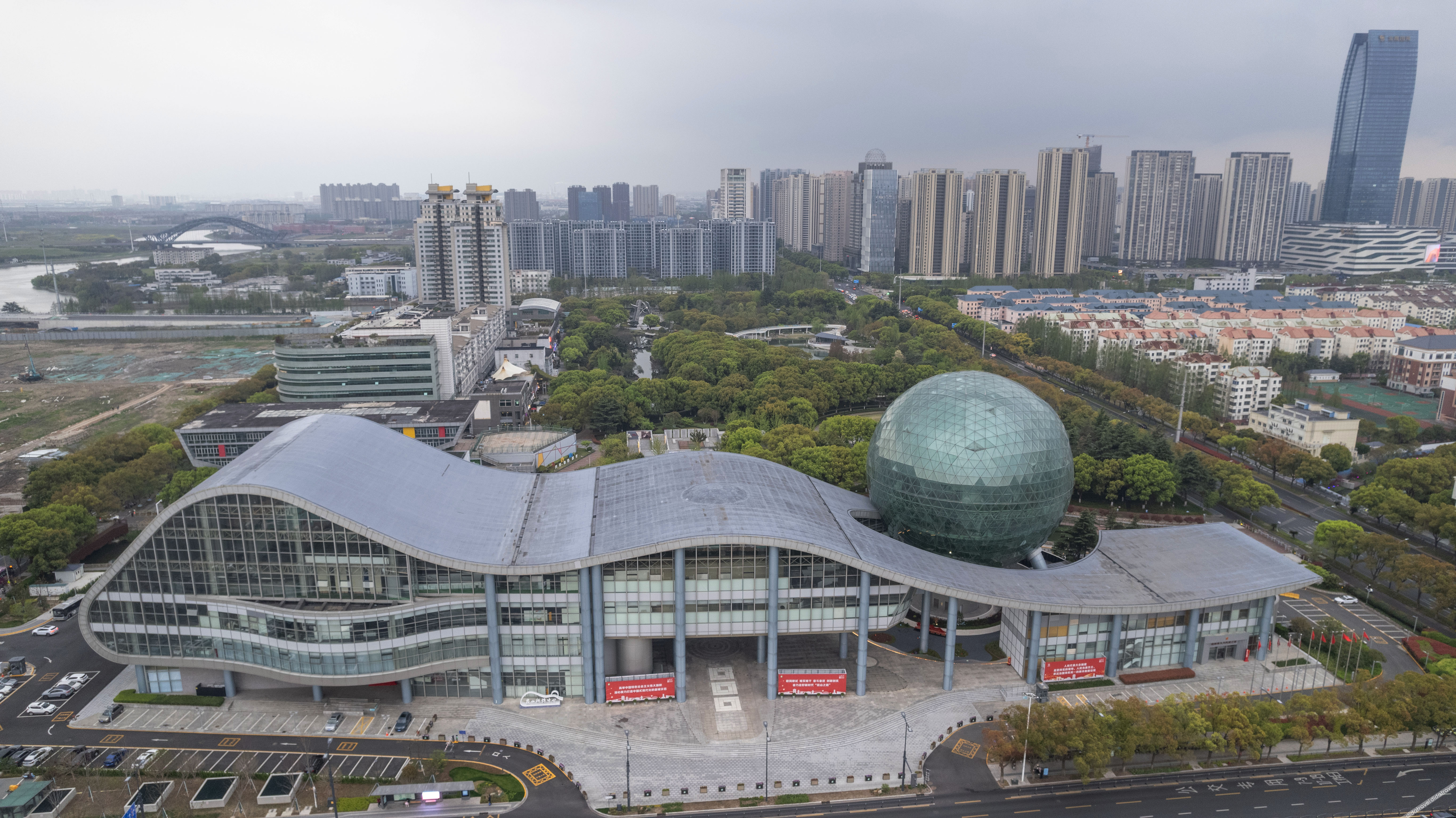 Homeinn Plus Hotel (Kunshan Municipal Government) 3*
