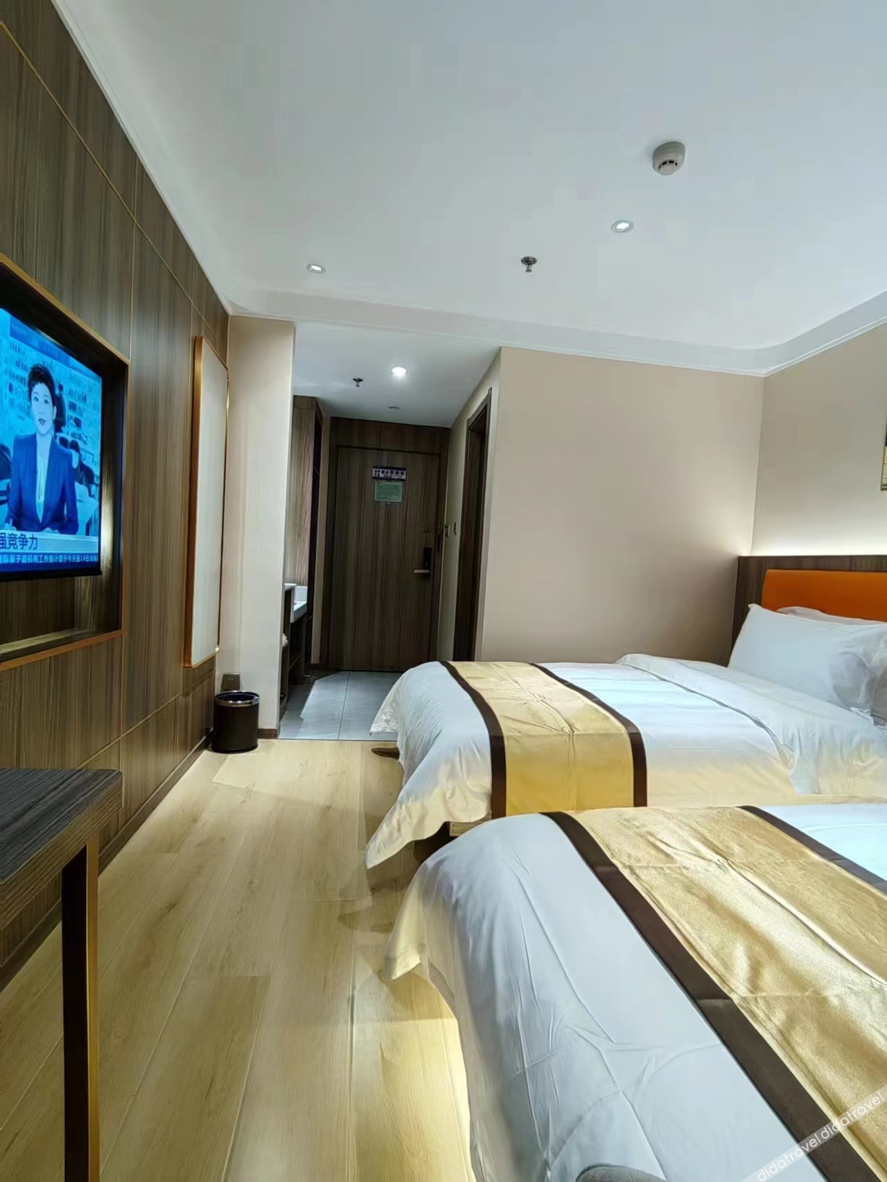 Home Inn Bai Yun Hotel (Qinhuangdao Lulong Hongyi International City Branch) 3*