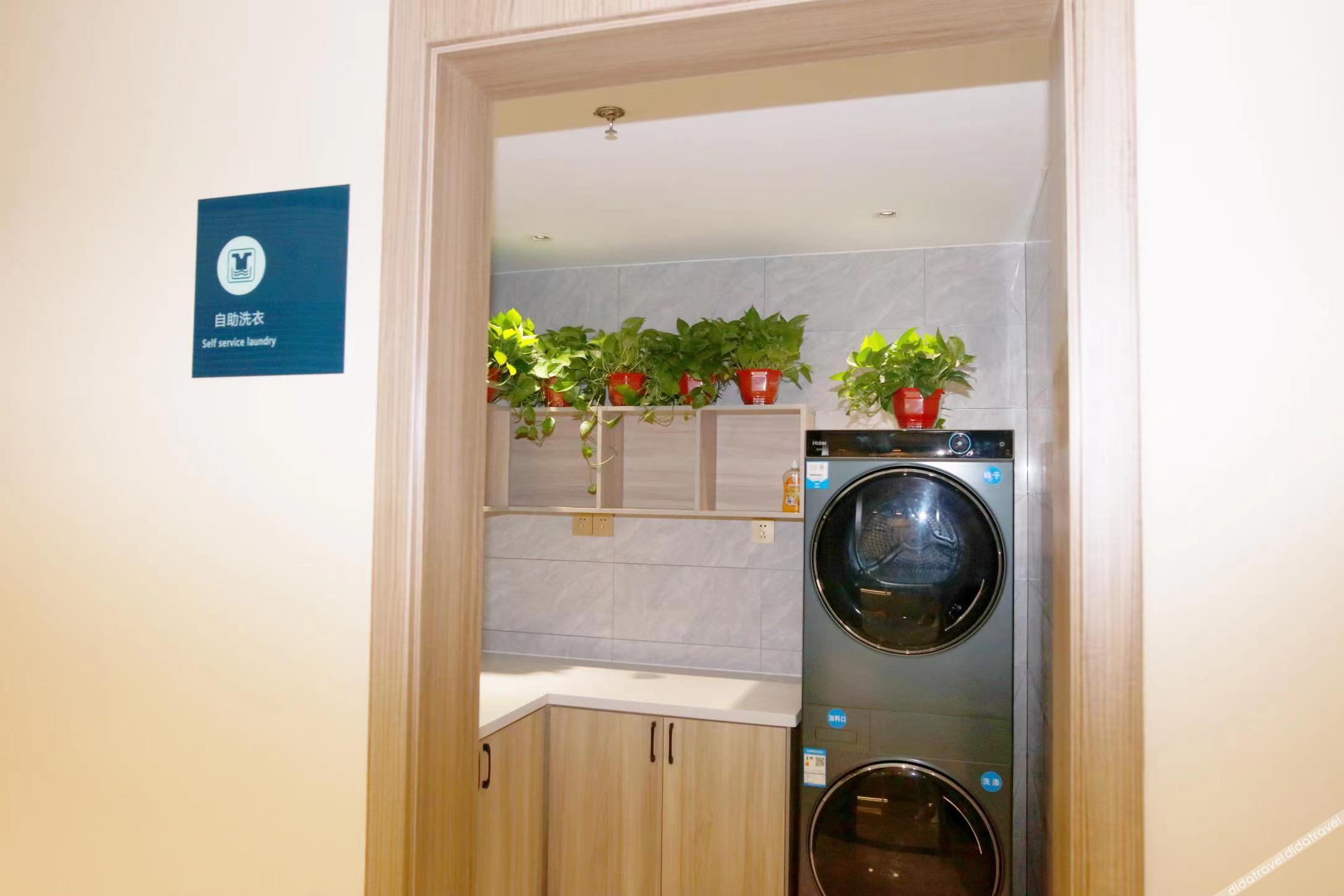Home Inn Bai Yun Hotel (Qinhuangdao Lulong Hongyi International City Branch) 3*