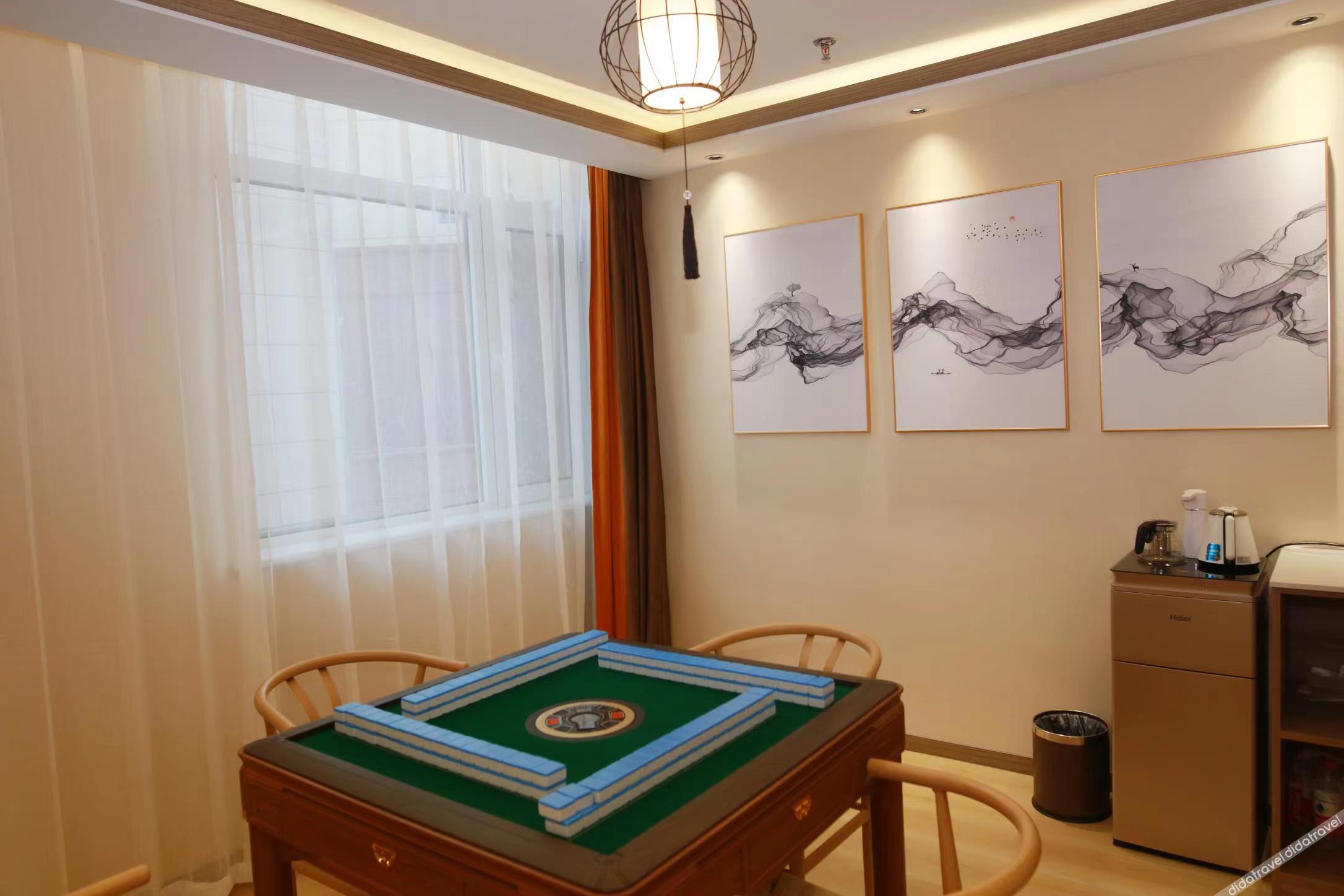 Home Inn Bai Yun Hotel (Qinhuangdao Lulong Hongyi International City Branch) 3*