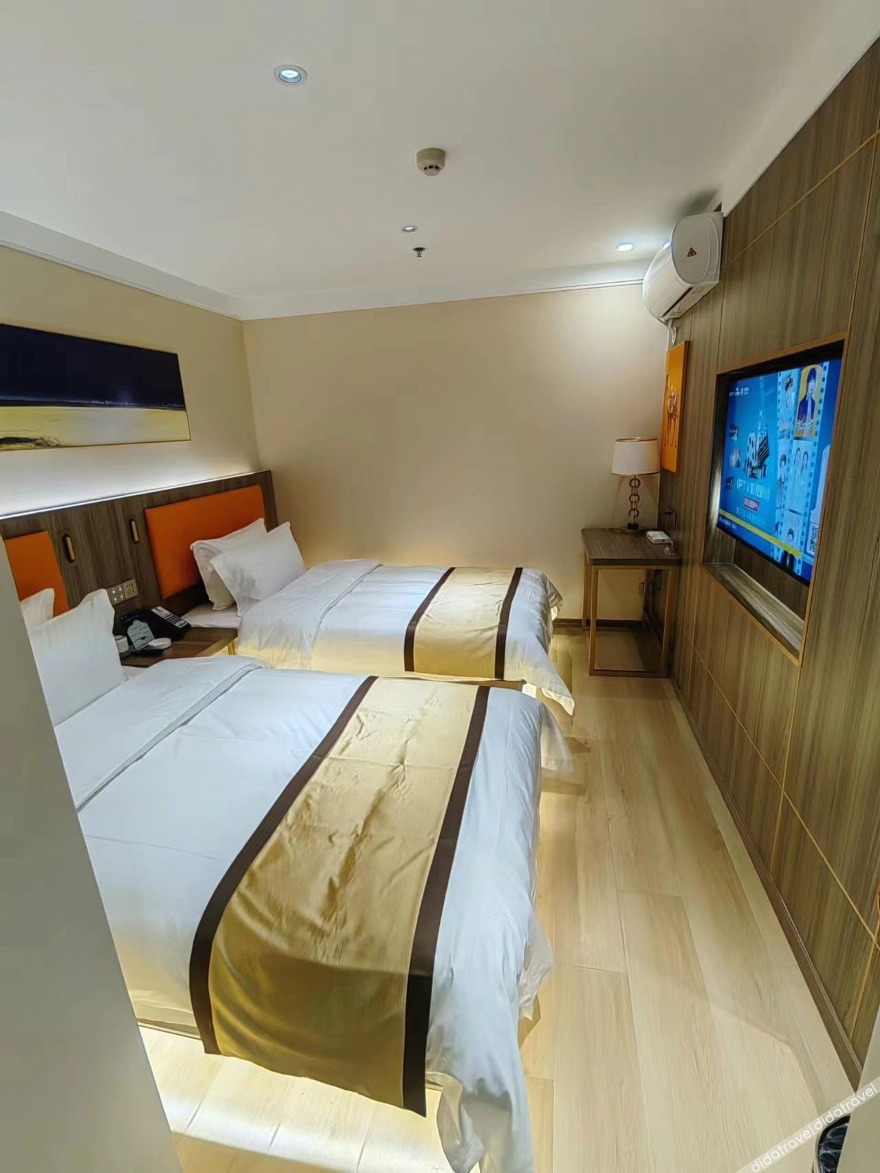 Home Inn Bai Yun Hotel (Qinhuangdao Lulong Hongyi International City Branch) 3*